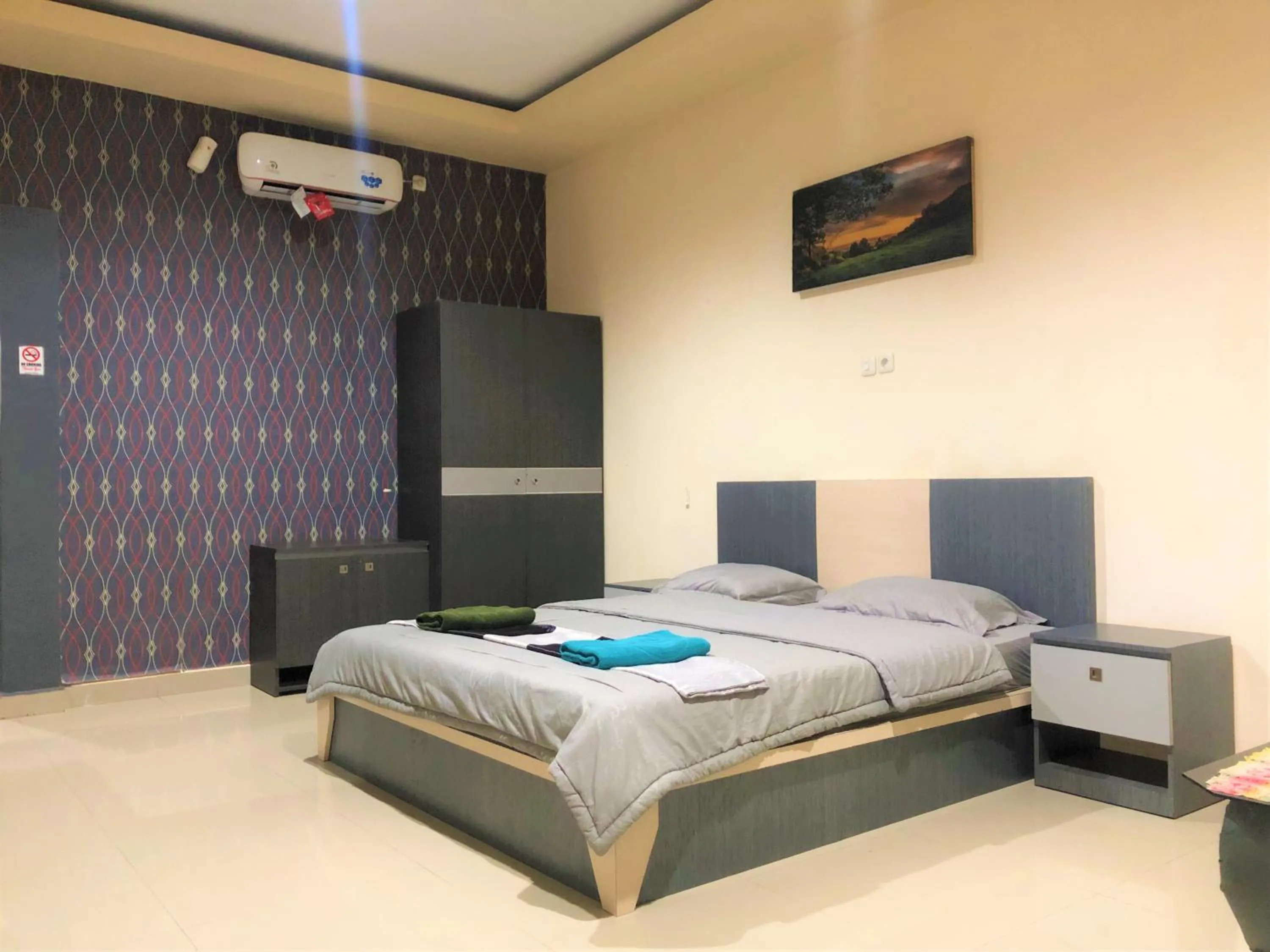 Bedroom, Bed in MS Hotel Pinrang Mitra RedDoorz