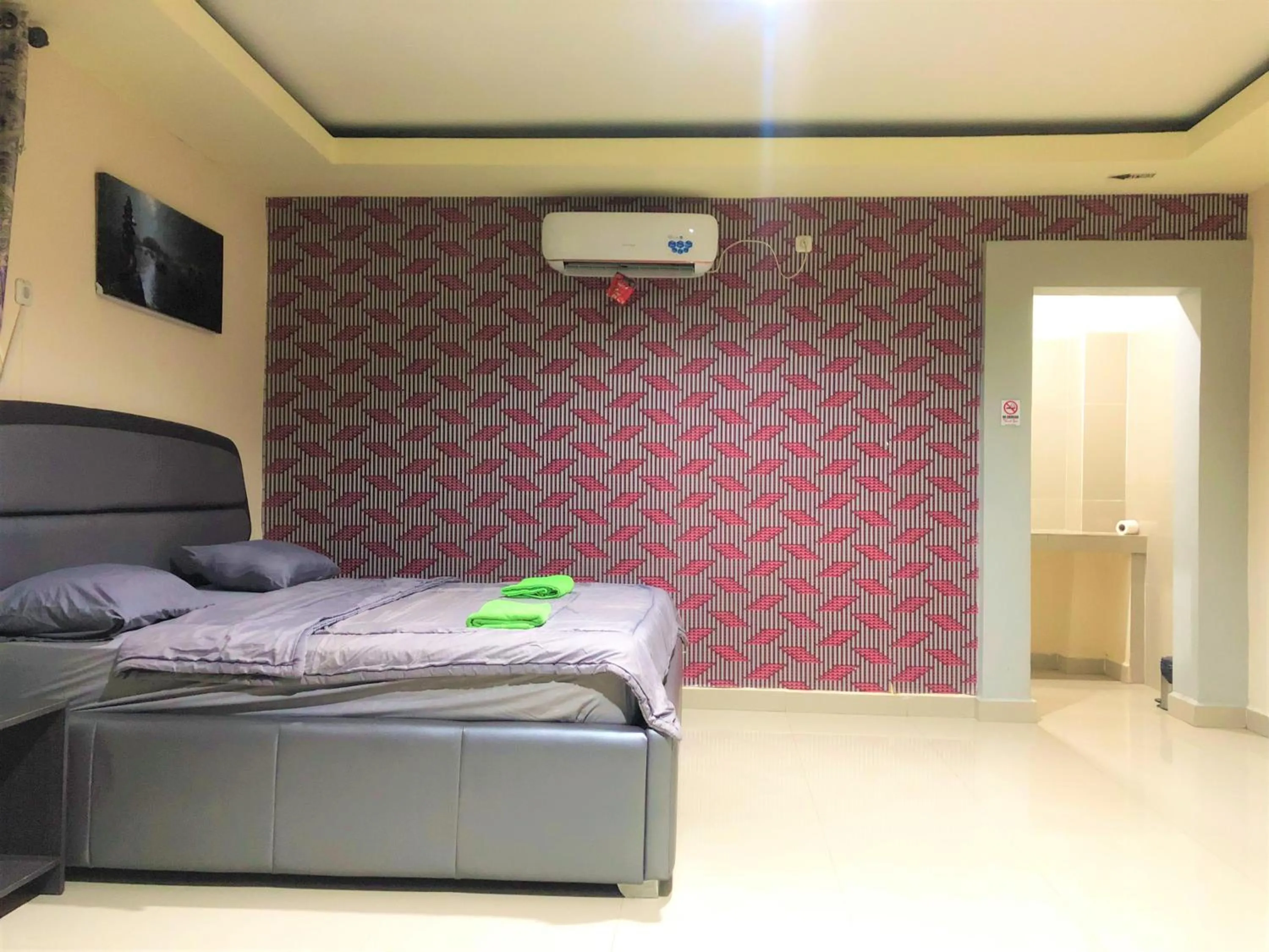 Bedroom, Bed in MS Hotel Pinrang Mitra RedDoorz