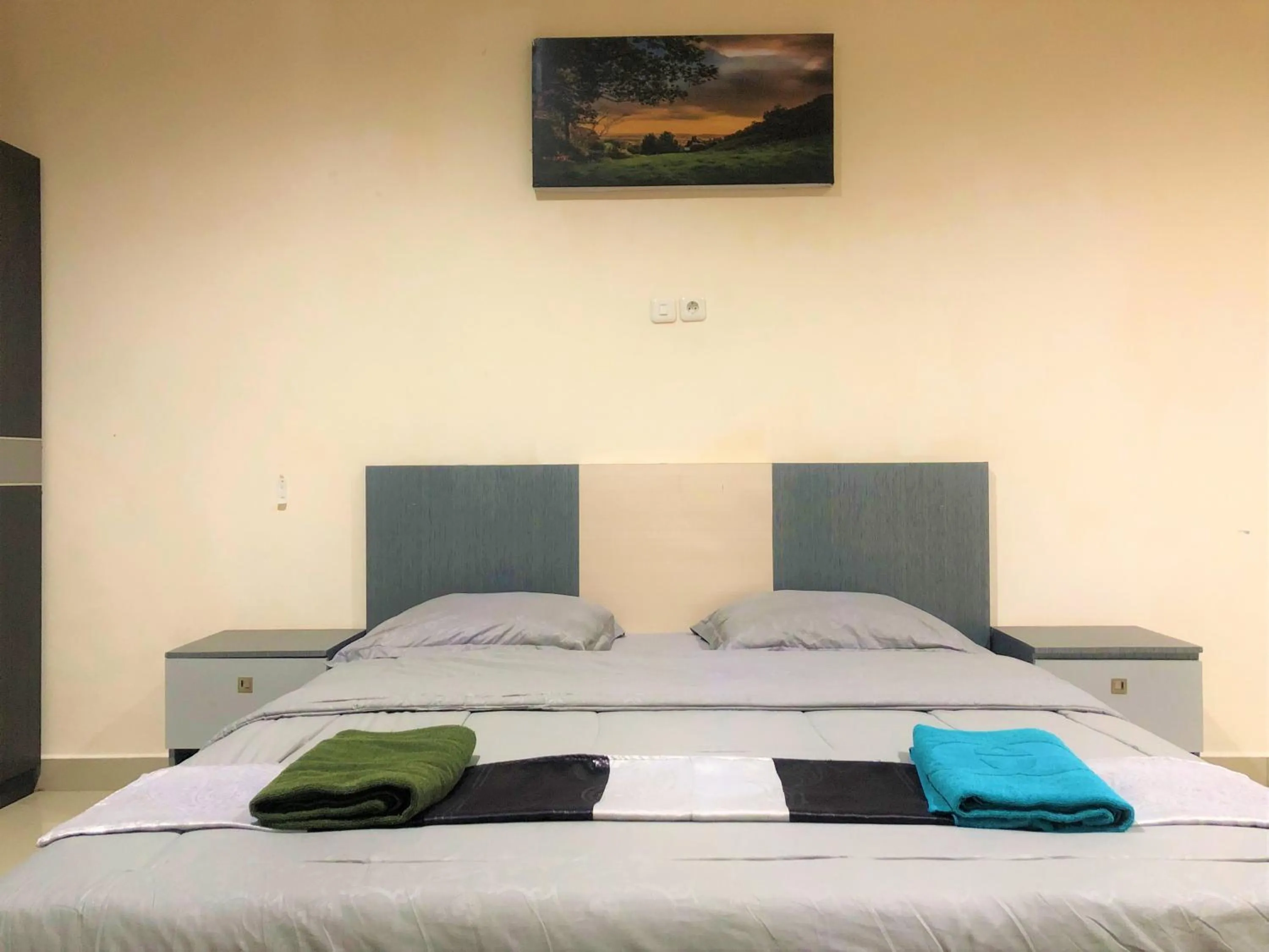 Bedroom, Bed in MS Hotel Pinrang Mitra RedDoorz