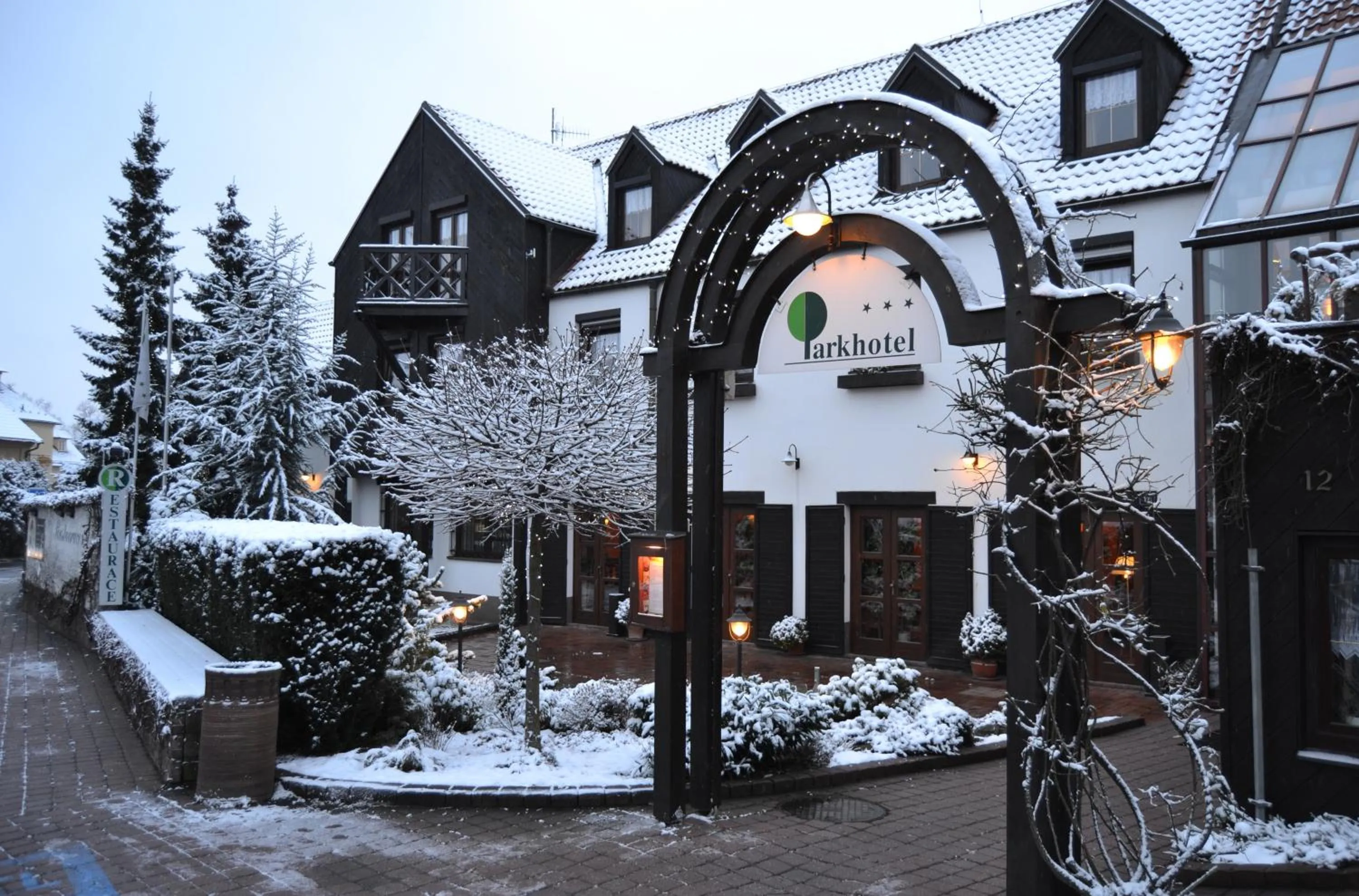 Facade/entrance in Park Hotel Pruhonice