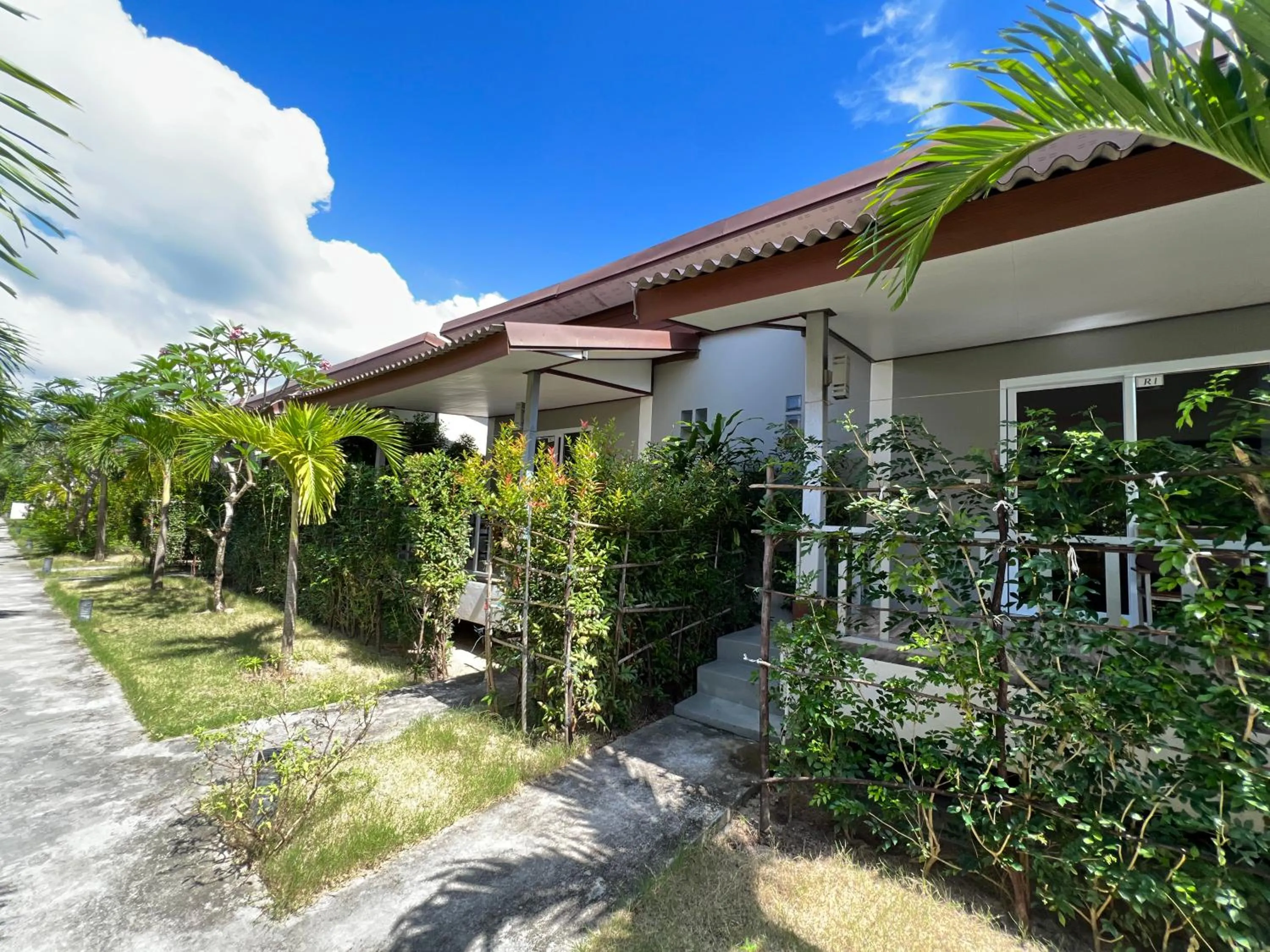Facade/entrance in CheeVa Beach Resort