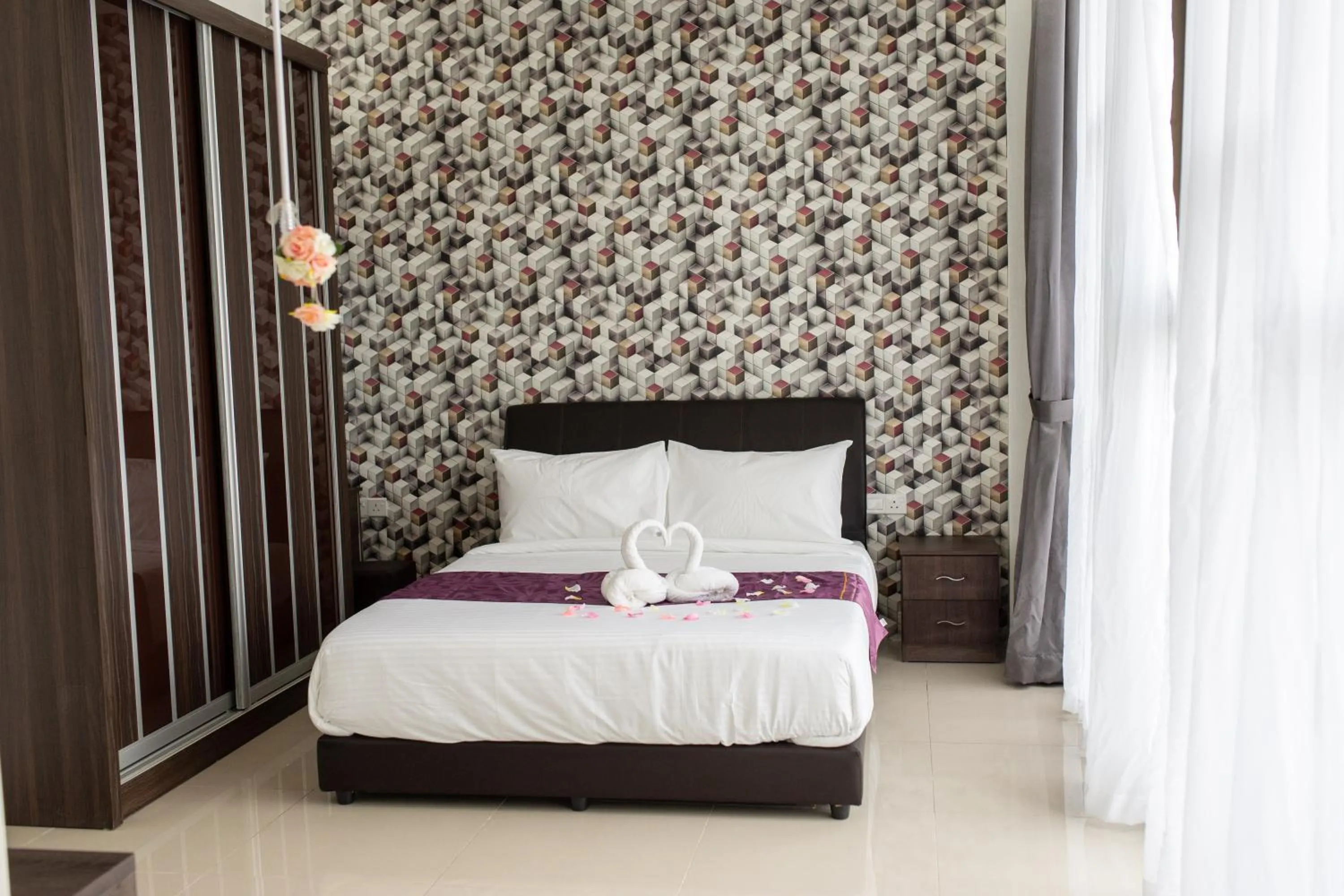 Photo of the whole room, Bed in Rock Mountain