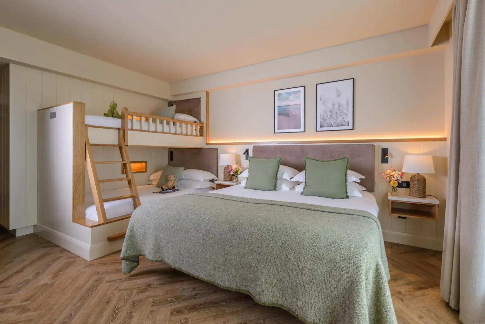 Bunk Bed Family Room (2 adults + 2 children) in Manor West Hotel & Leisure Club Bunk Bed Family Room (2 adults + 2 children) in Manor West Hotel & Leisure Club