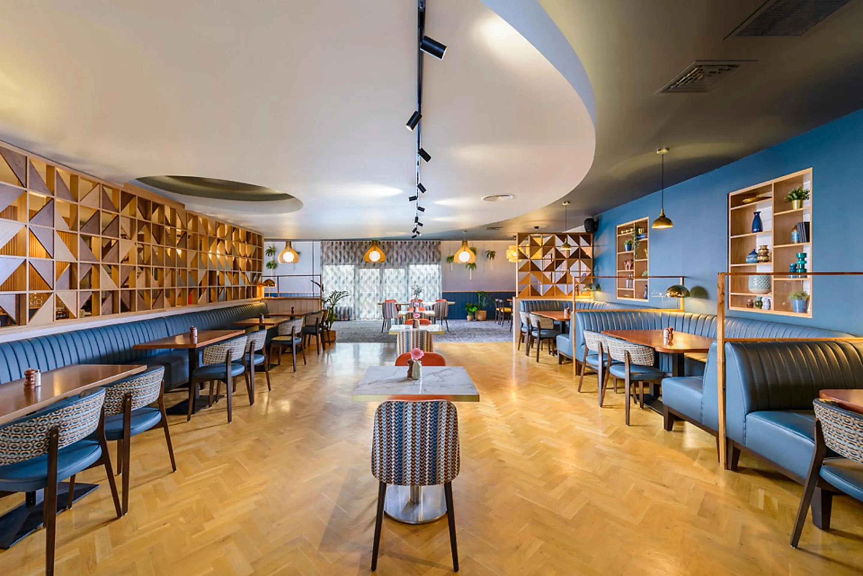 Restaurant/places to eat in Manor West Hotel & Leisure Club