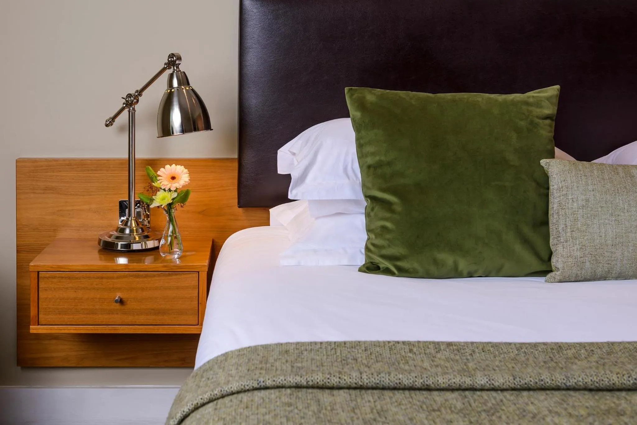 Bedroom, Bed in Manor West Hotel & Leisure Club