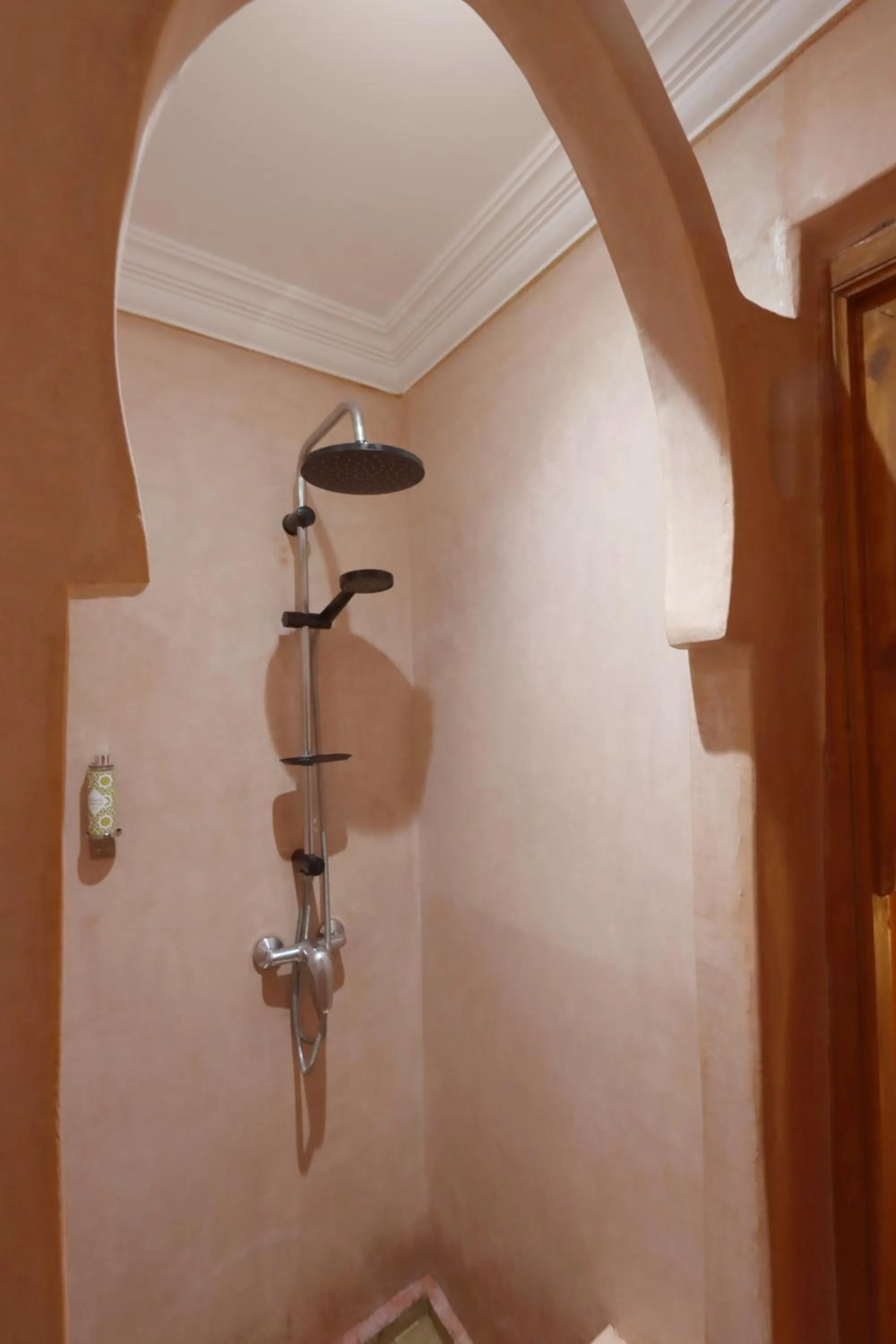 Shower in Riad Berenssi
