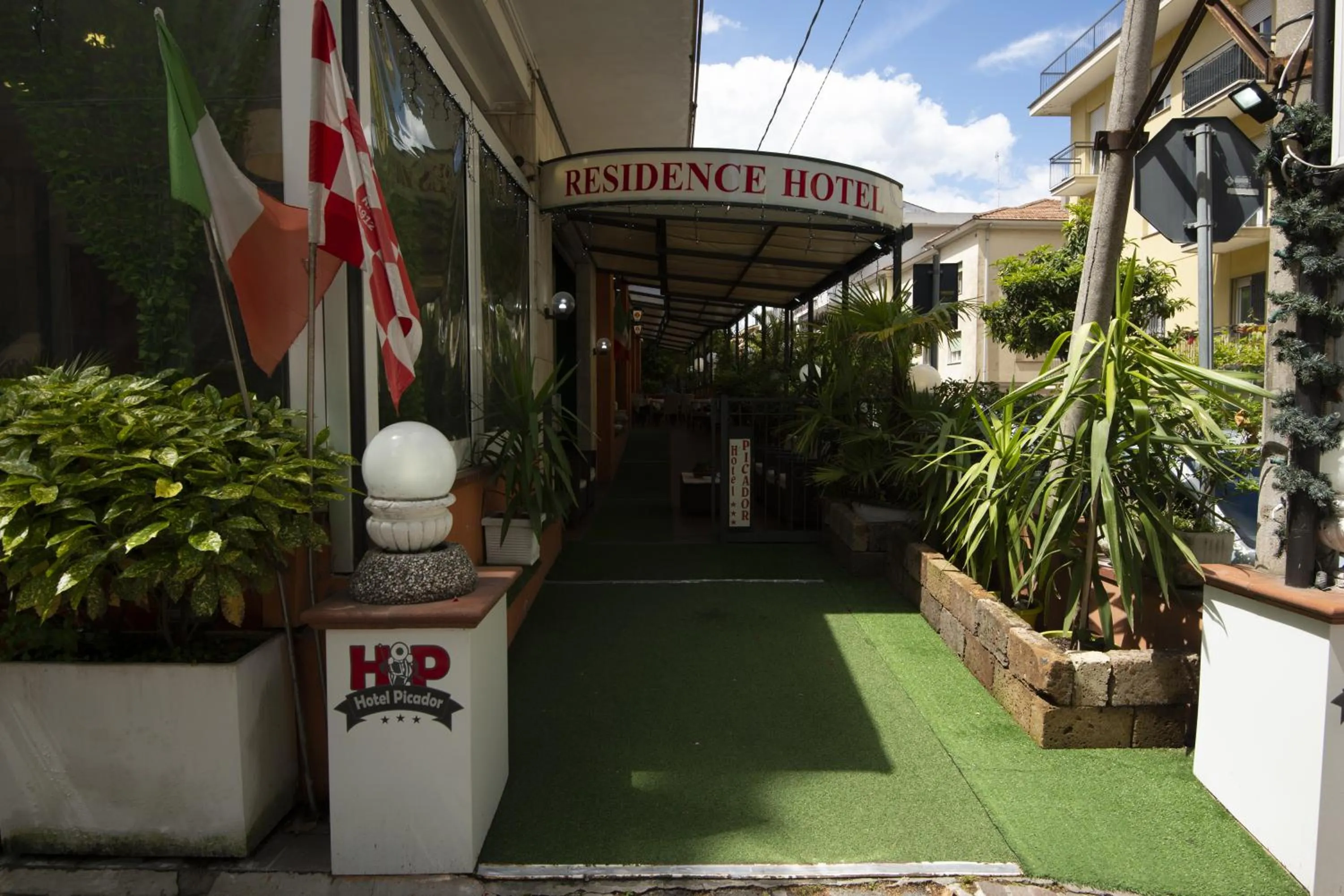 Facade/entrance in Hotel Picador