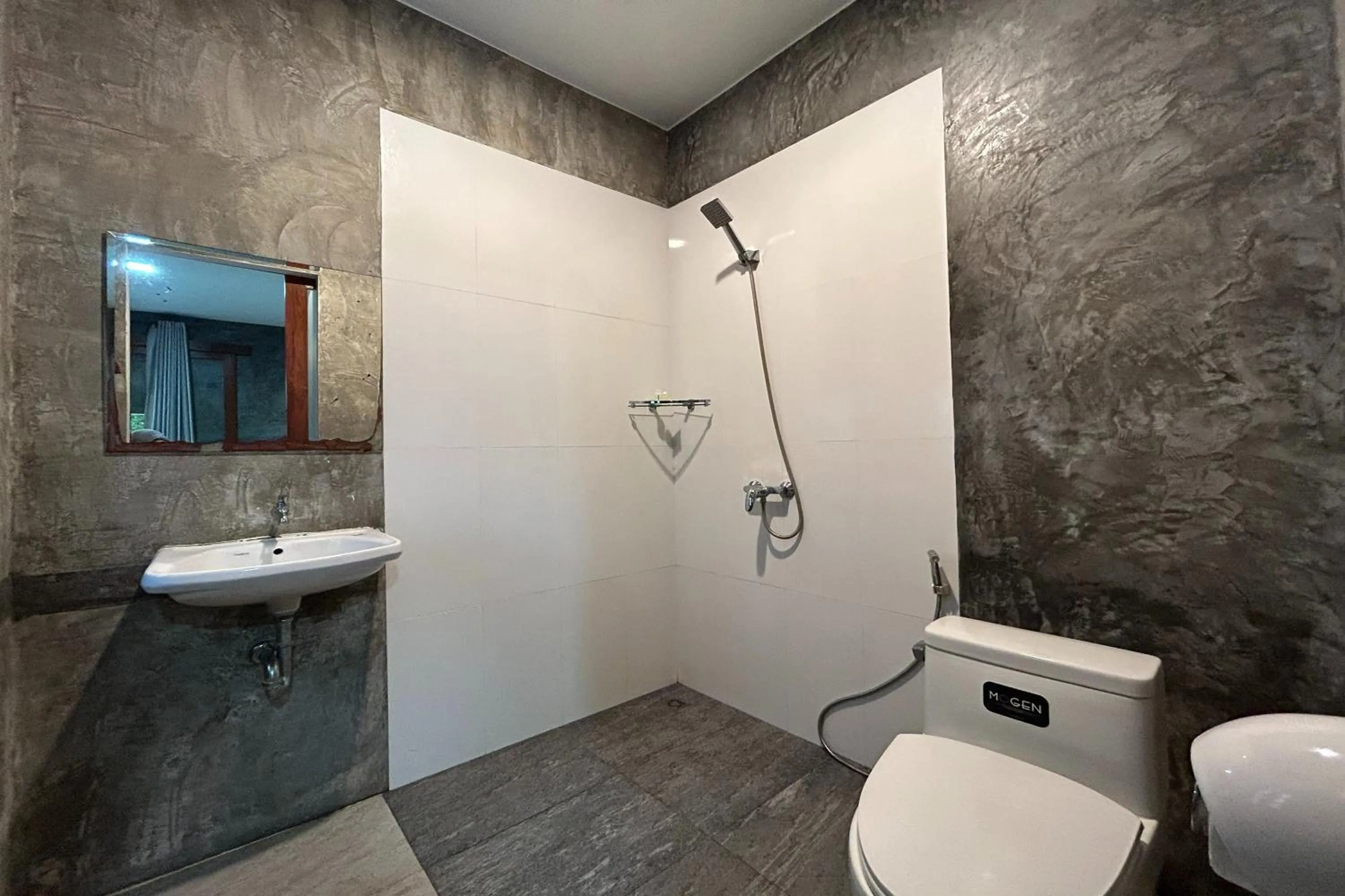 Shower in Tann Anda Resort