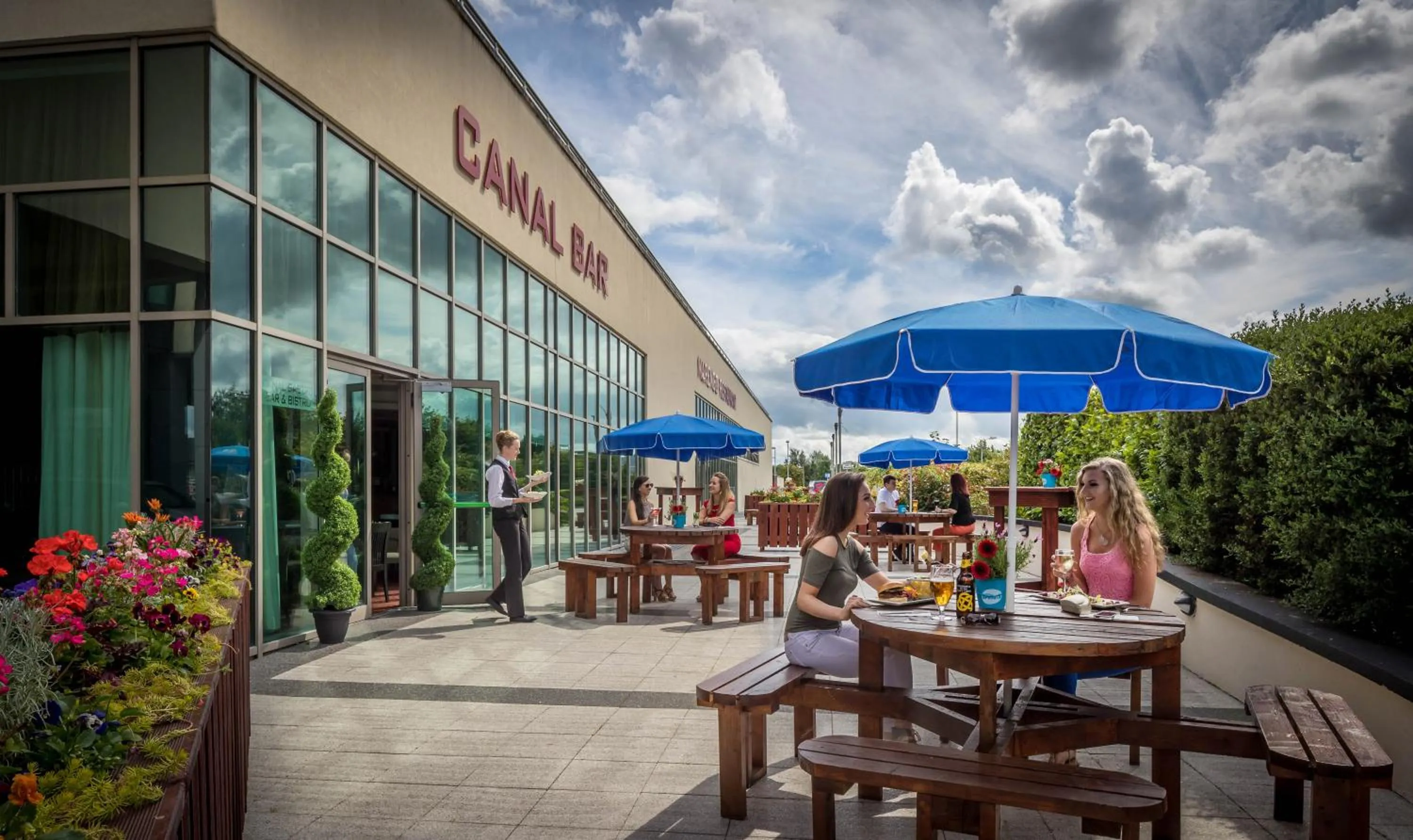 Lounge or bar in Shearwater Hotel & Spa