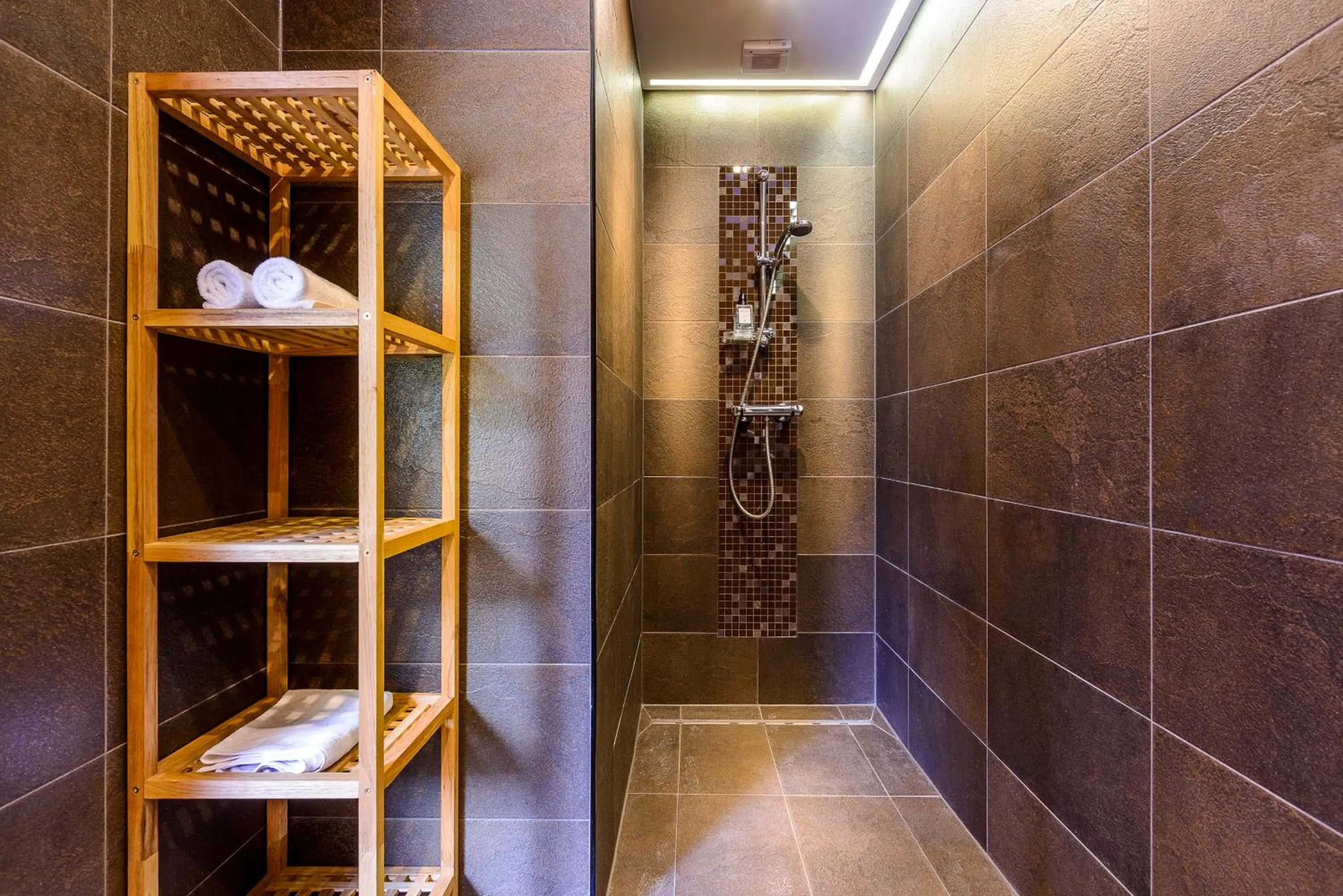 Shower in Hotel Latrabjarg