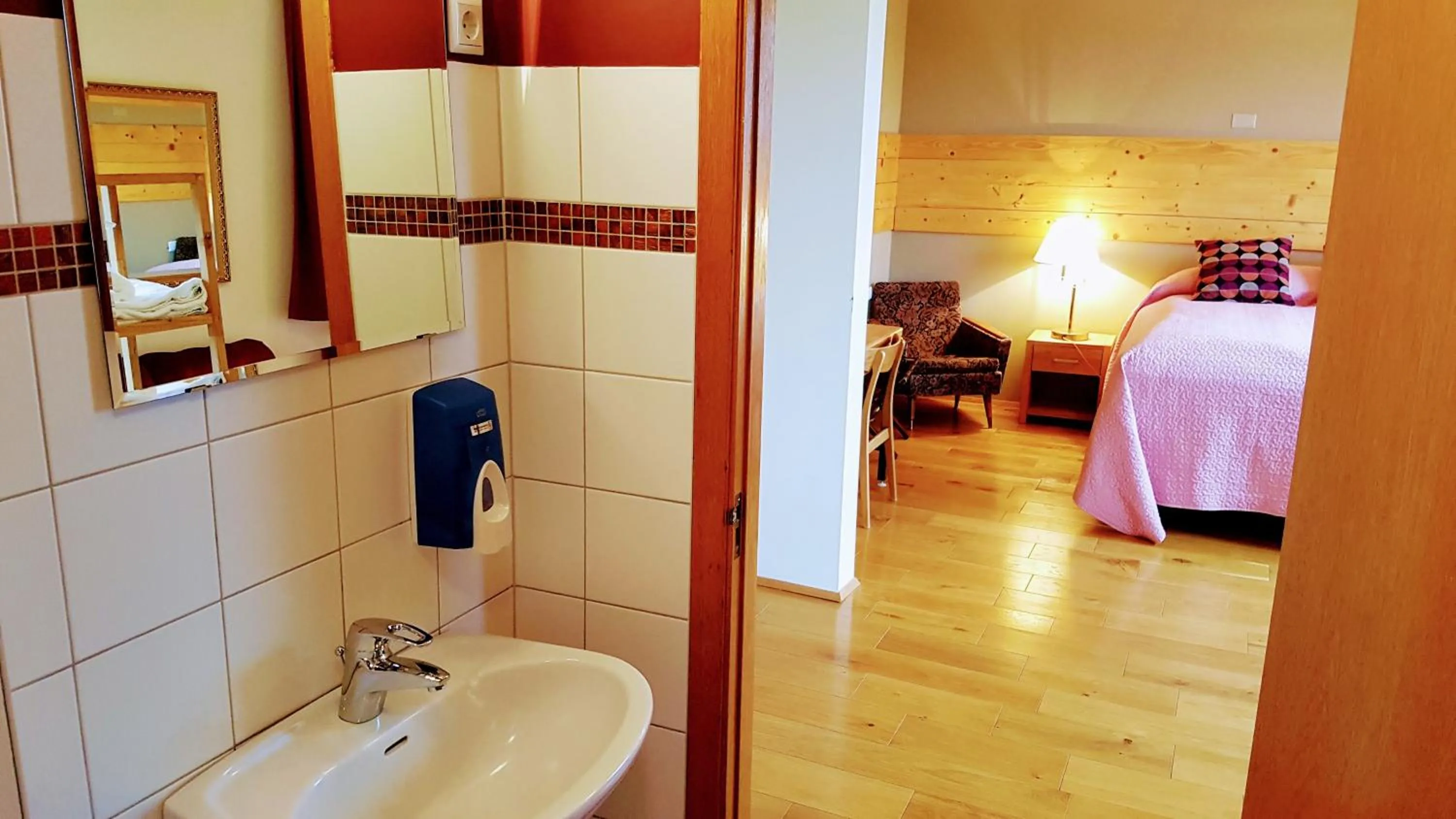 Shower, Bed in Hotel Latrabjarg