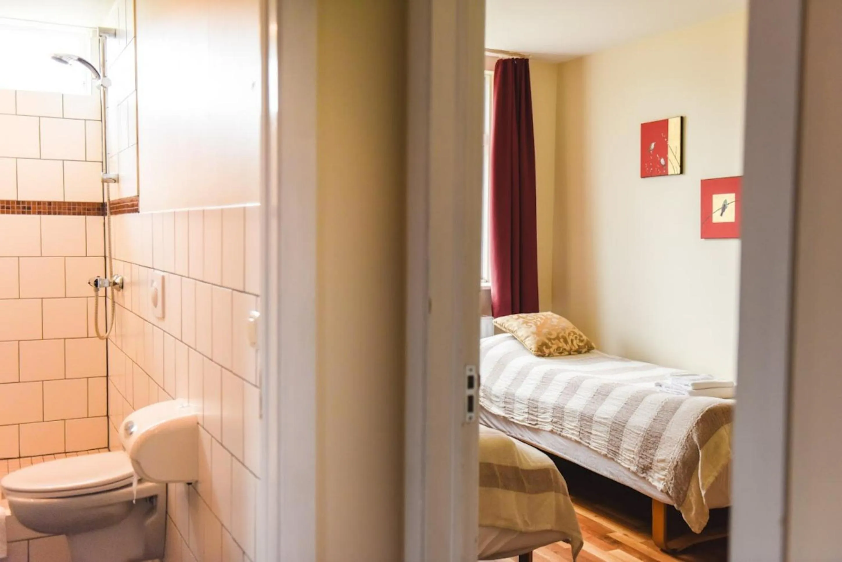 Bathroom in Hotel Latrabjarg