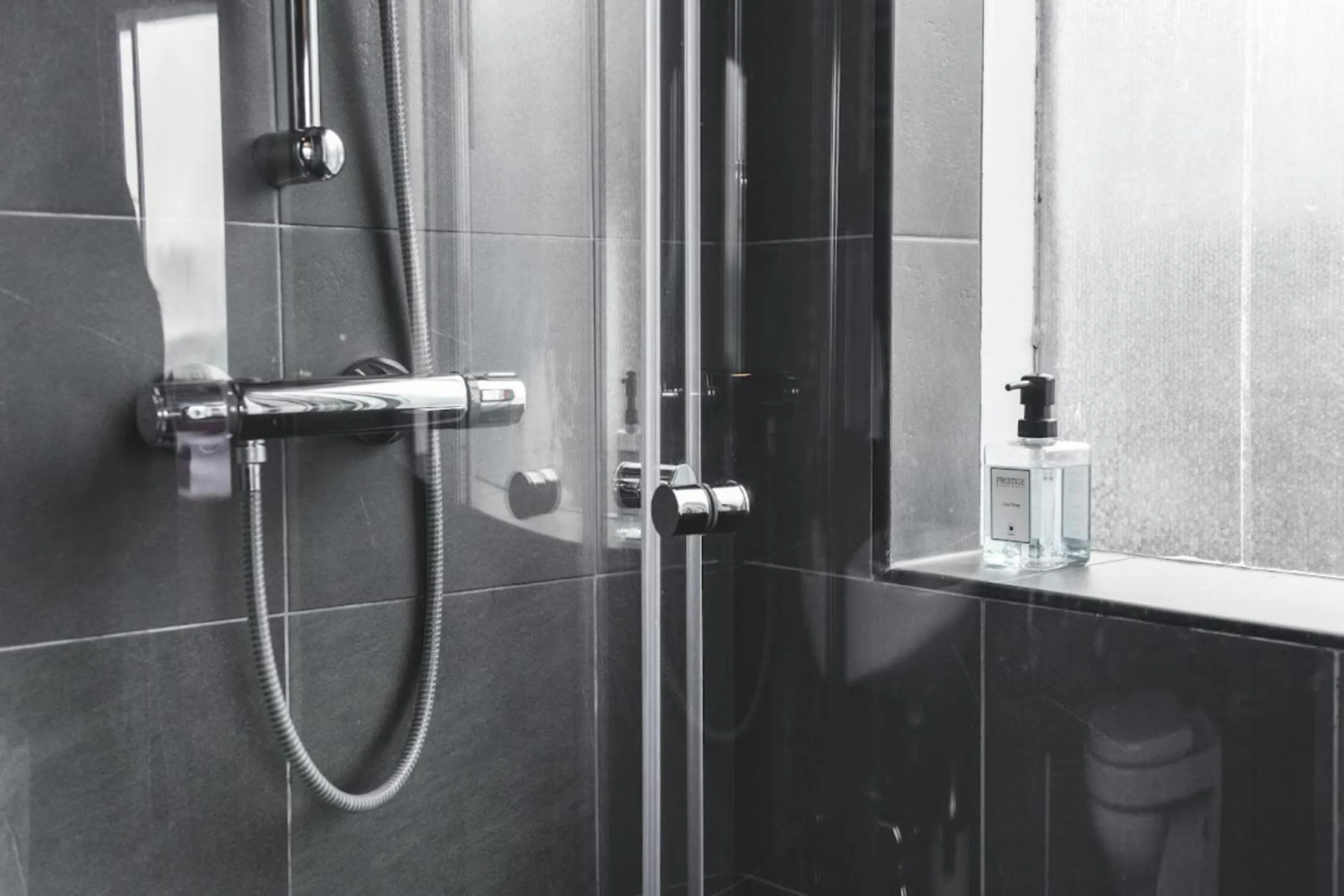 Bathroom in Hotel Latrabjarg