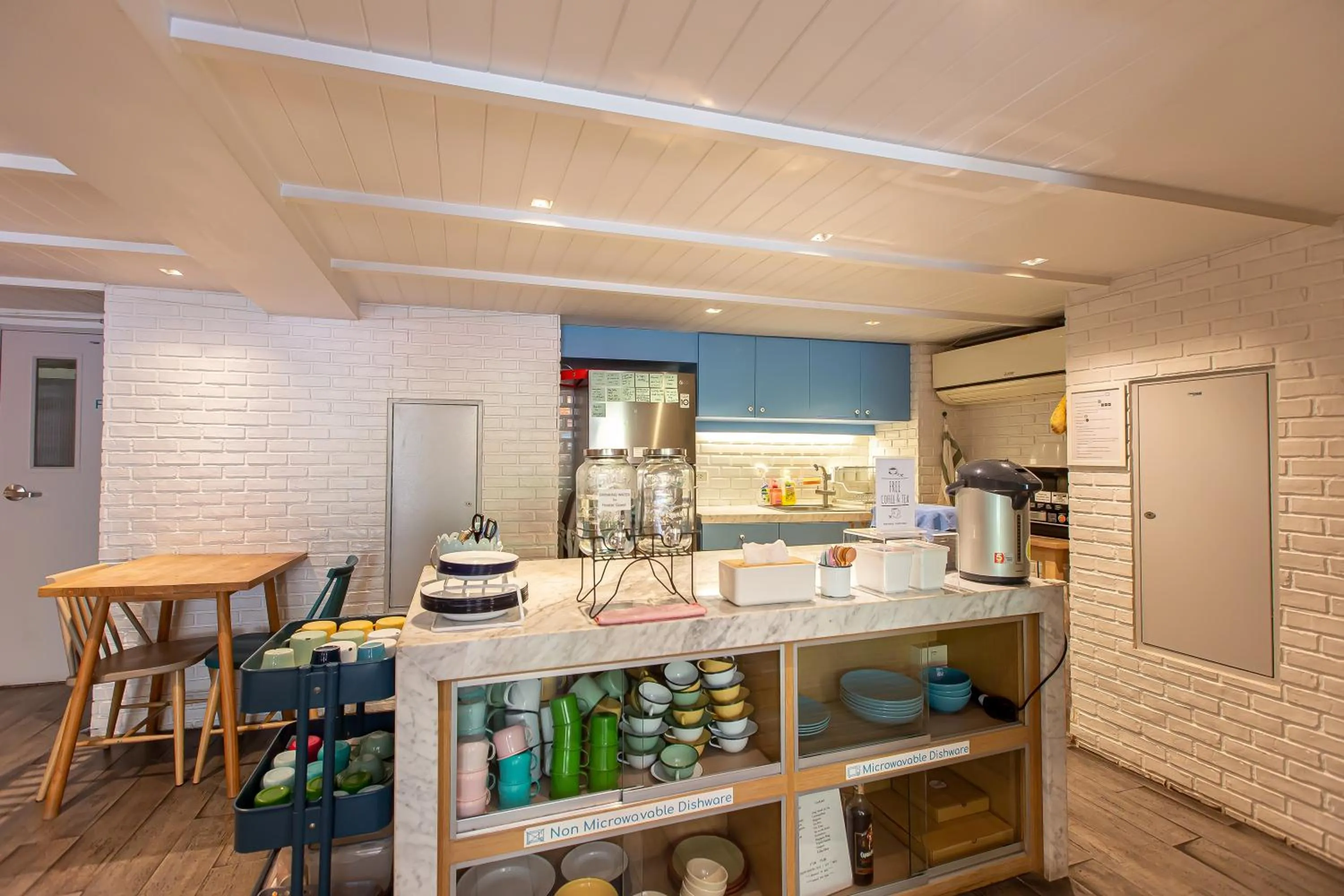 Kitchen or kitchenette in Simply Sleep Hostel