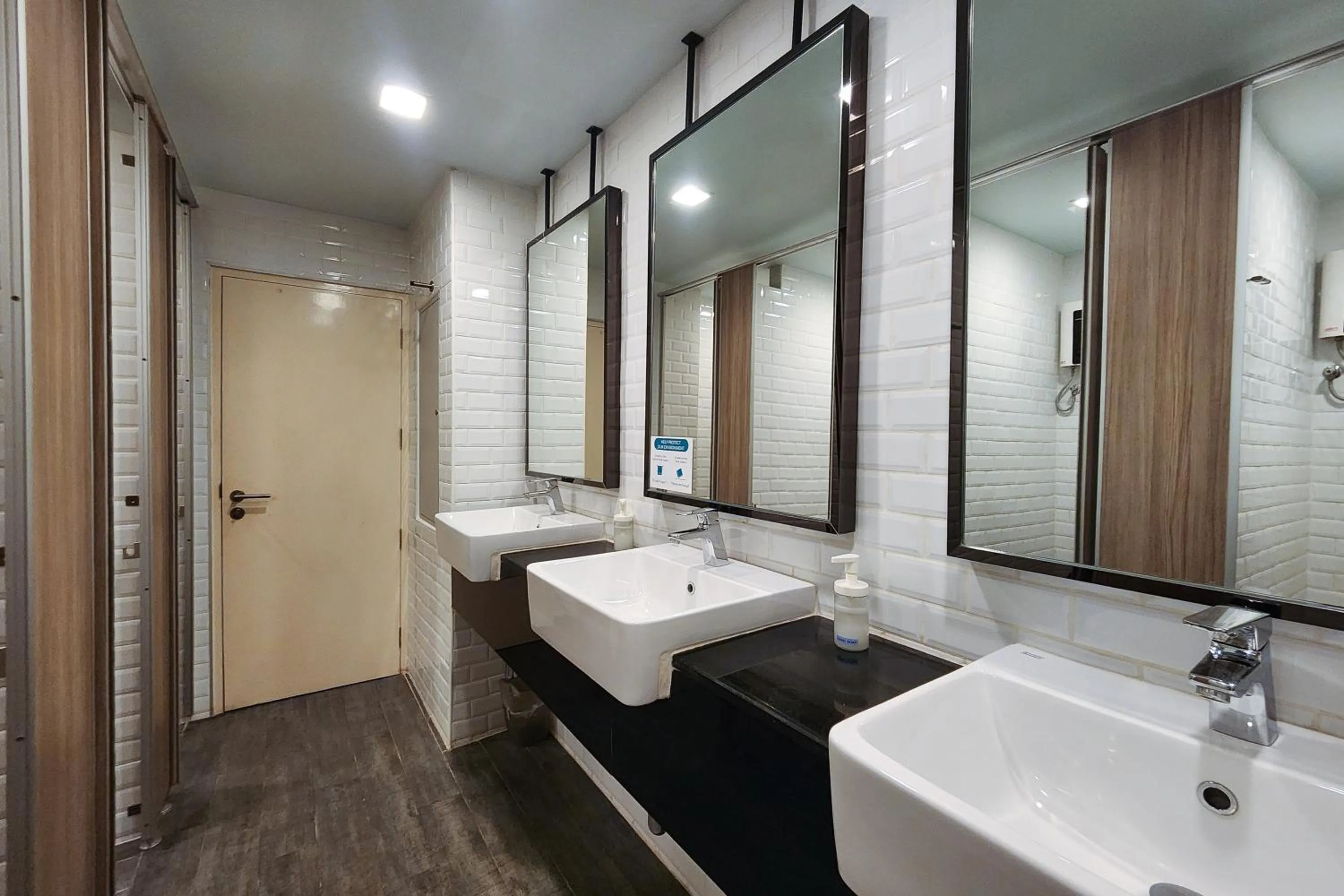 Bathroom in Simply Sleep Hostel