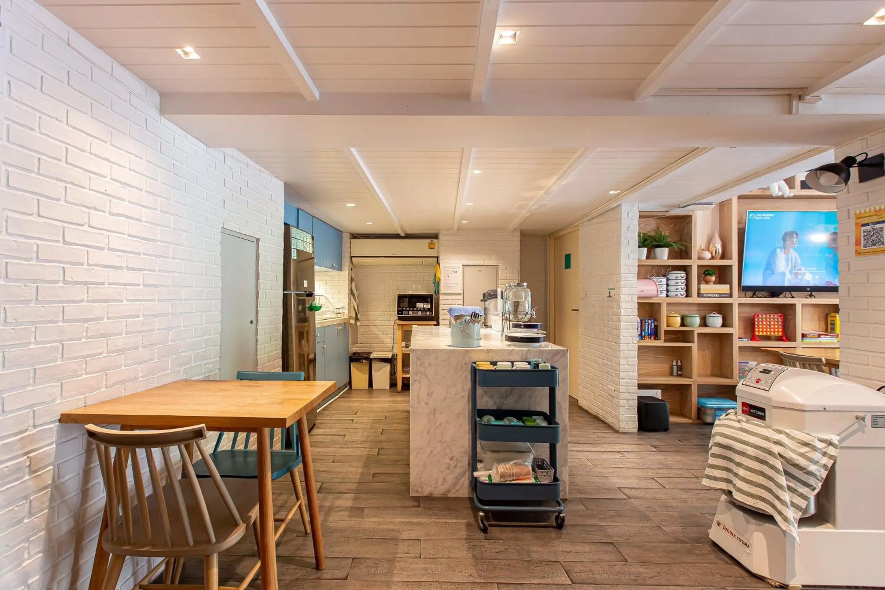 Communal lounge/ TV room in Simply Sleep Hostel