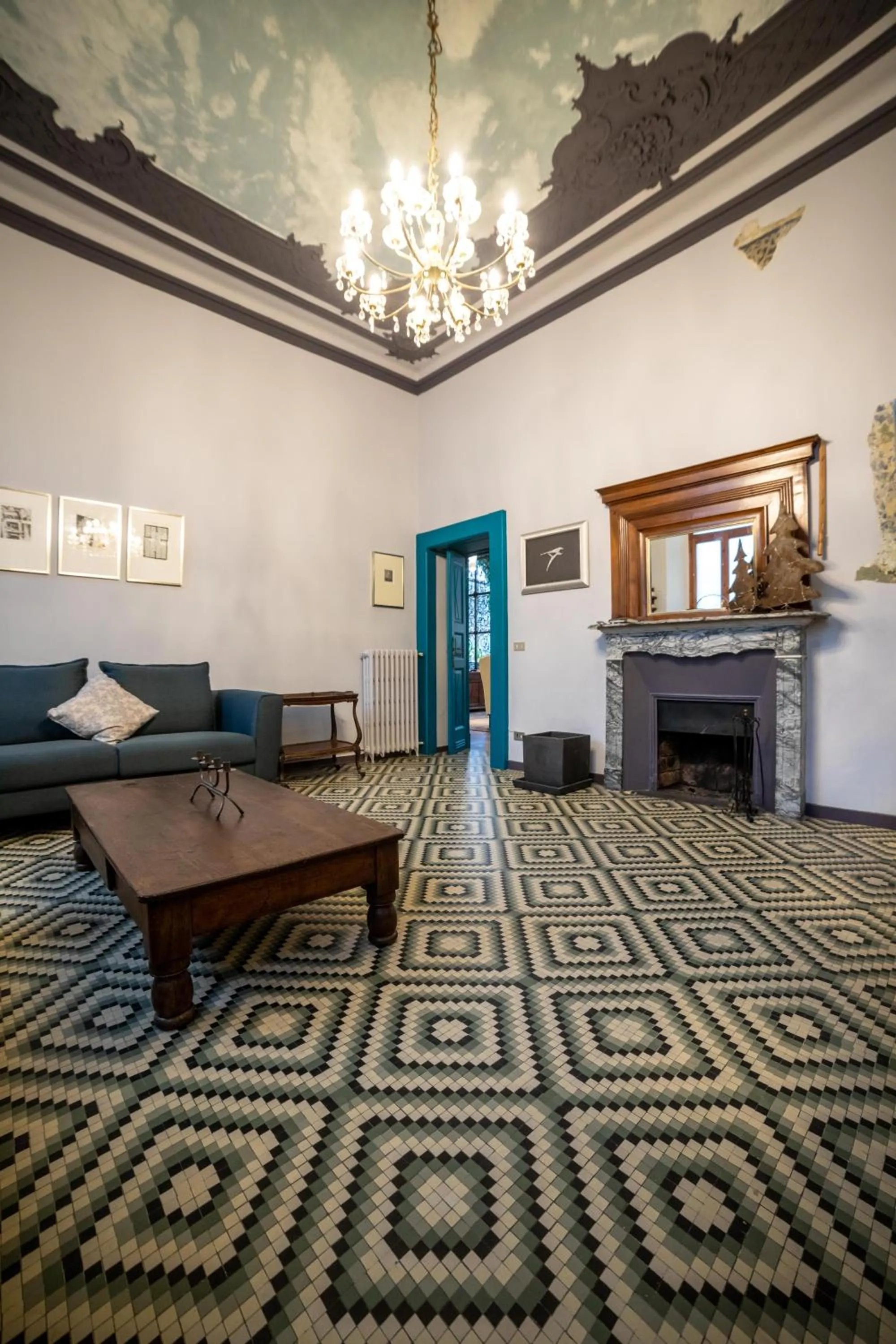 Communal lounge/ TV room in Hotel Casa Camilla