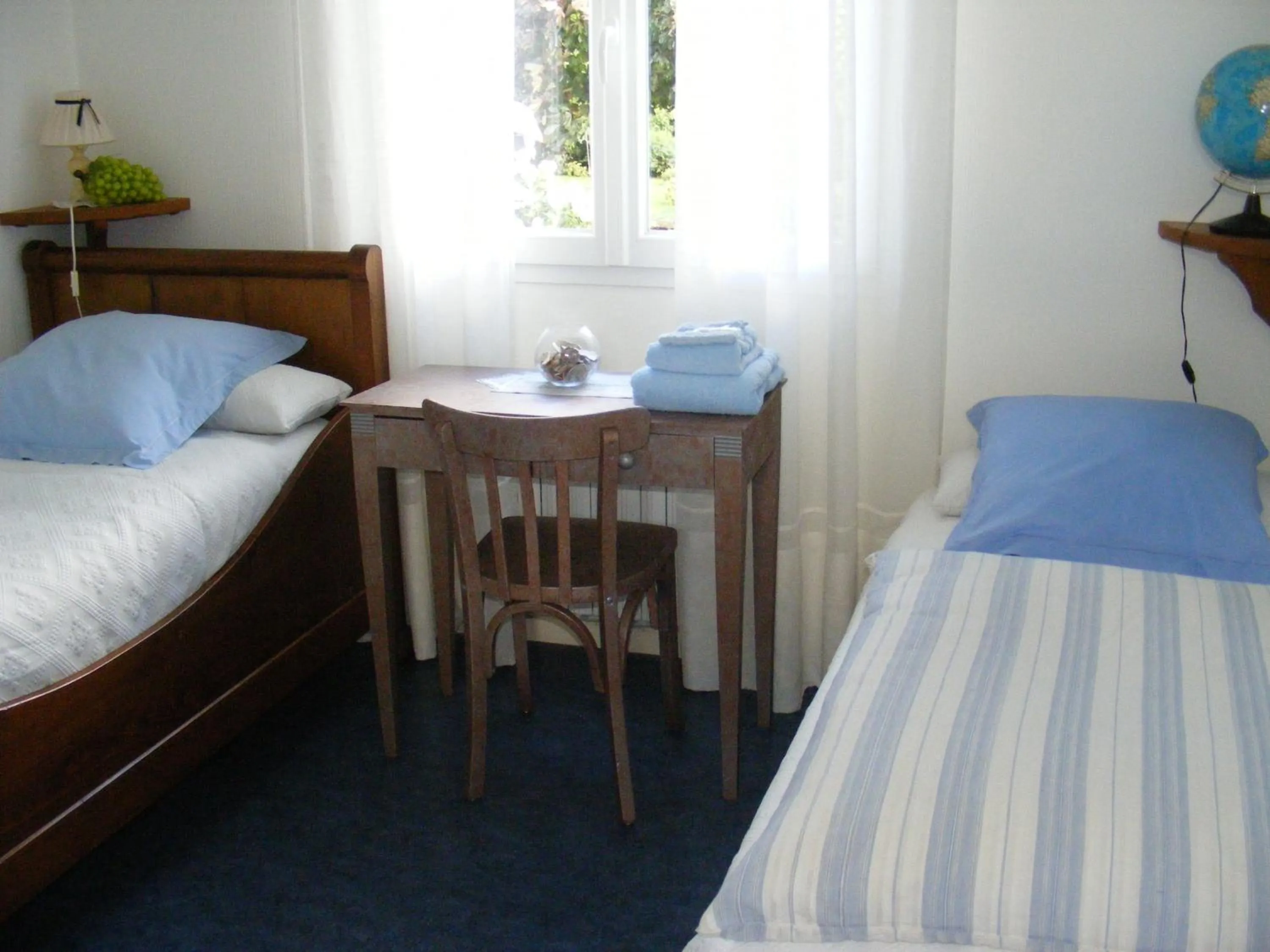 Photo of the whole room, Bed in Chambres d'Hôtes Vignes et Loire