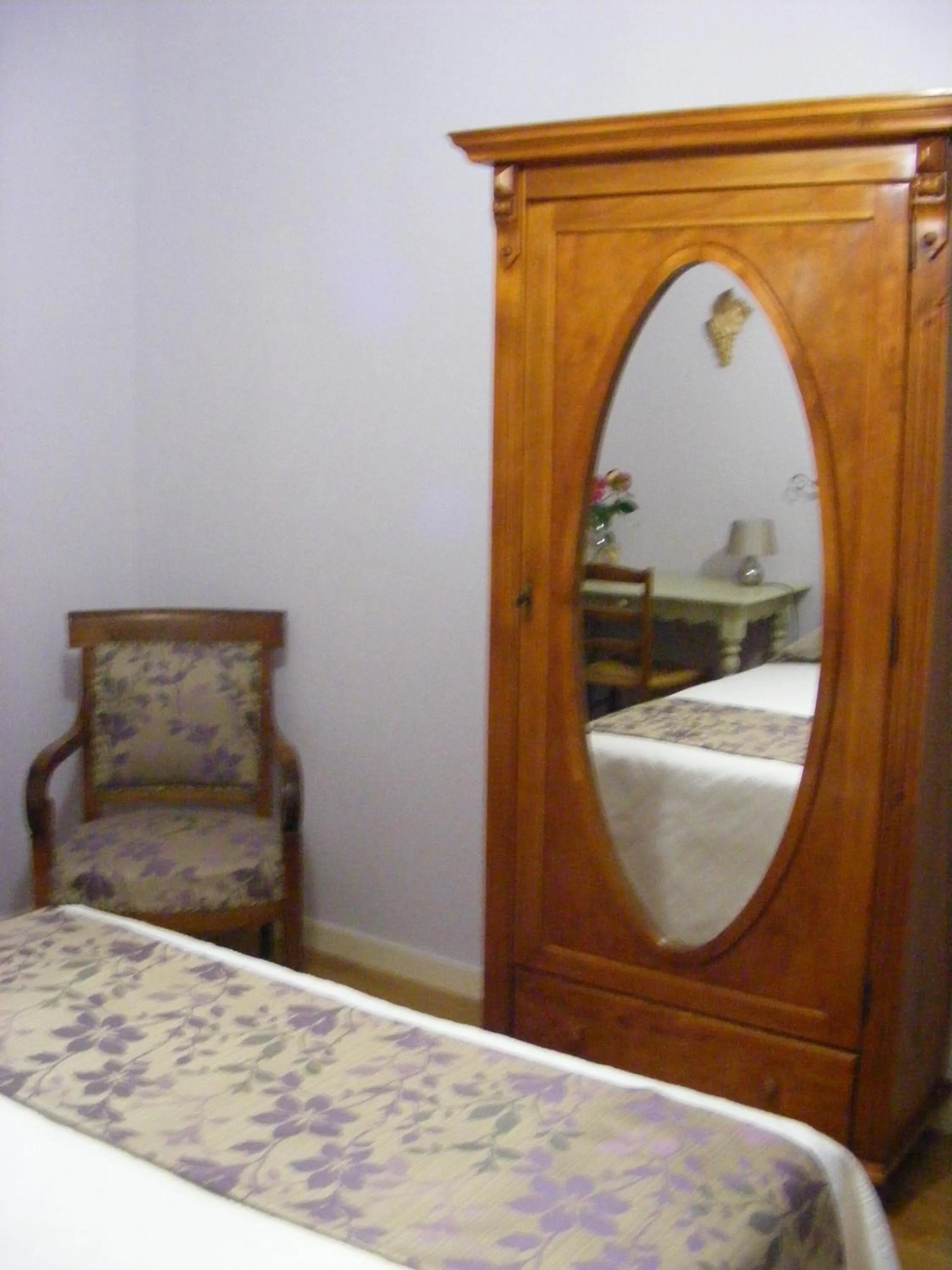 Photo of the whole room, Bed in Chambres d'Hôtes Vignes et Loire