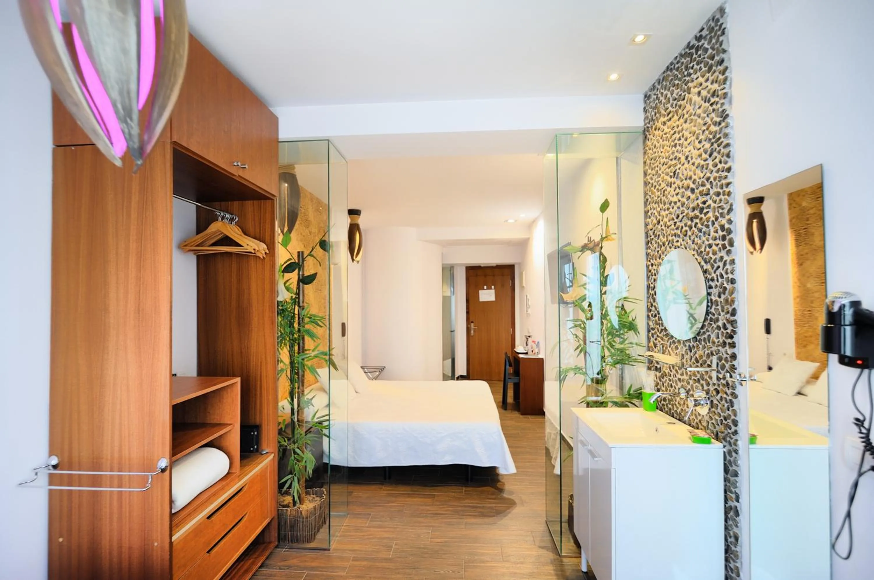 Photo of the whole room, Bed in Hotel Boutique Sabbia Valencia