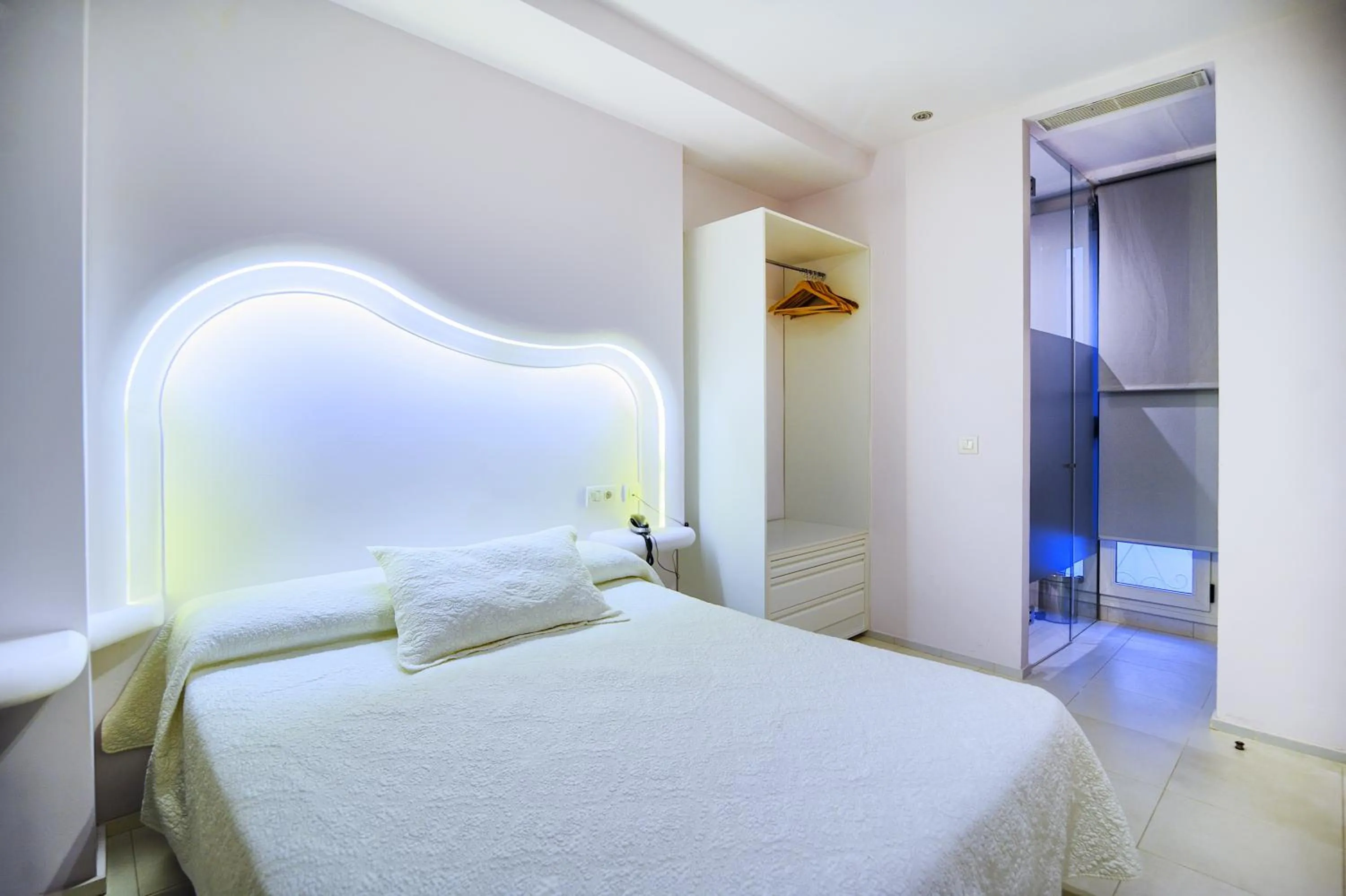 Photo of the whole room, Bed in Hotel Boutique Sabbia Valencia