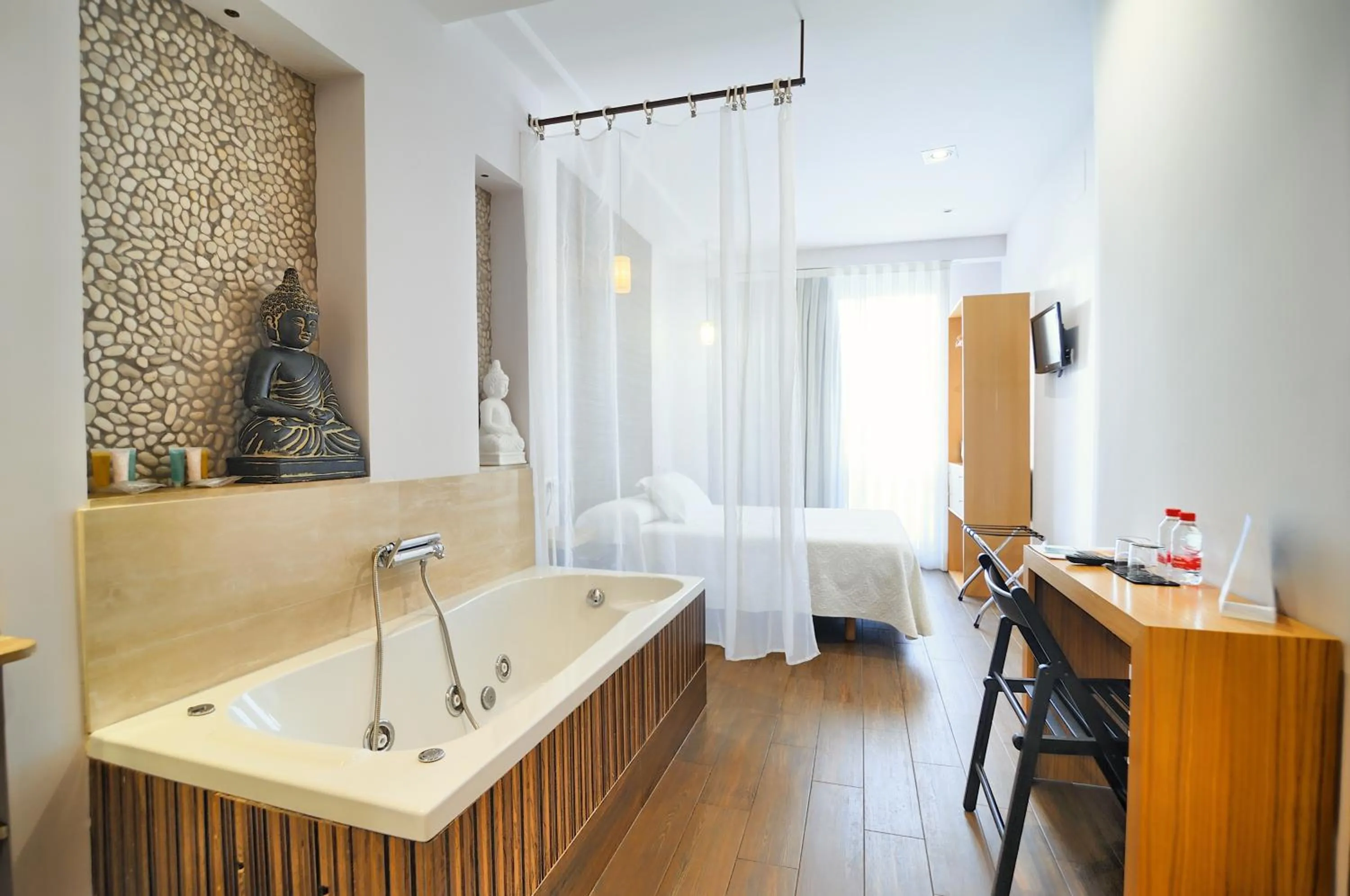 Photo of the whole room, Bed in Hotel Boutique Sabbia Valencia