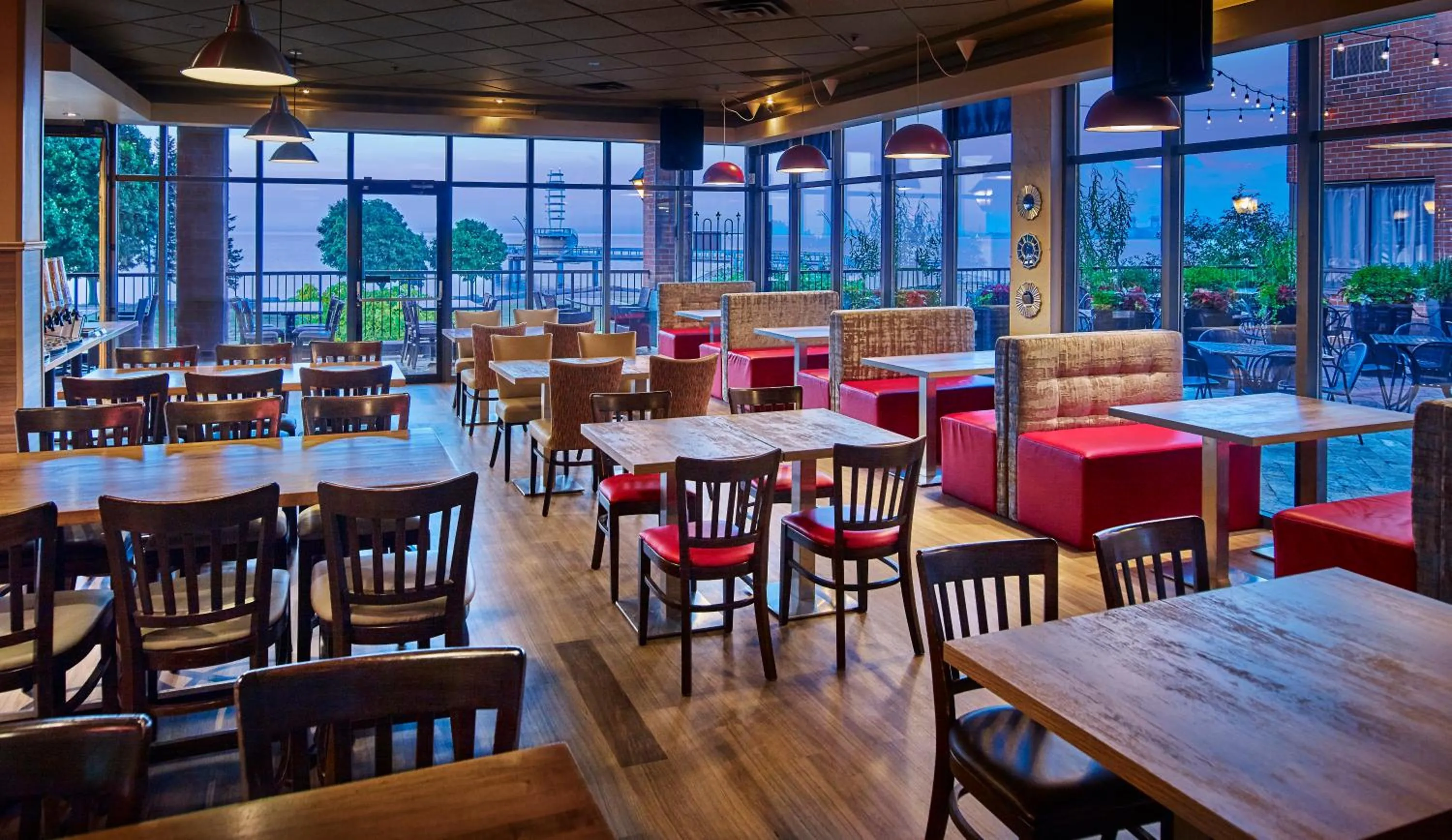 Restaurant/places to eat in Waterfront Hotel Downtown Burlington