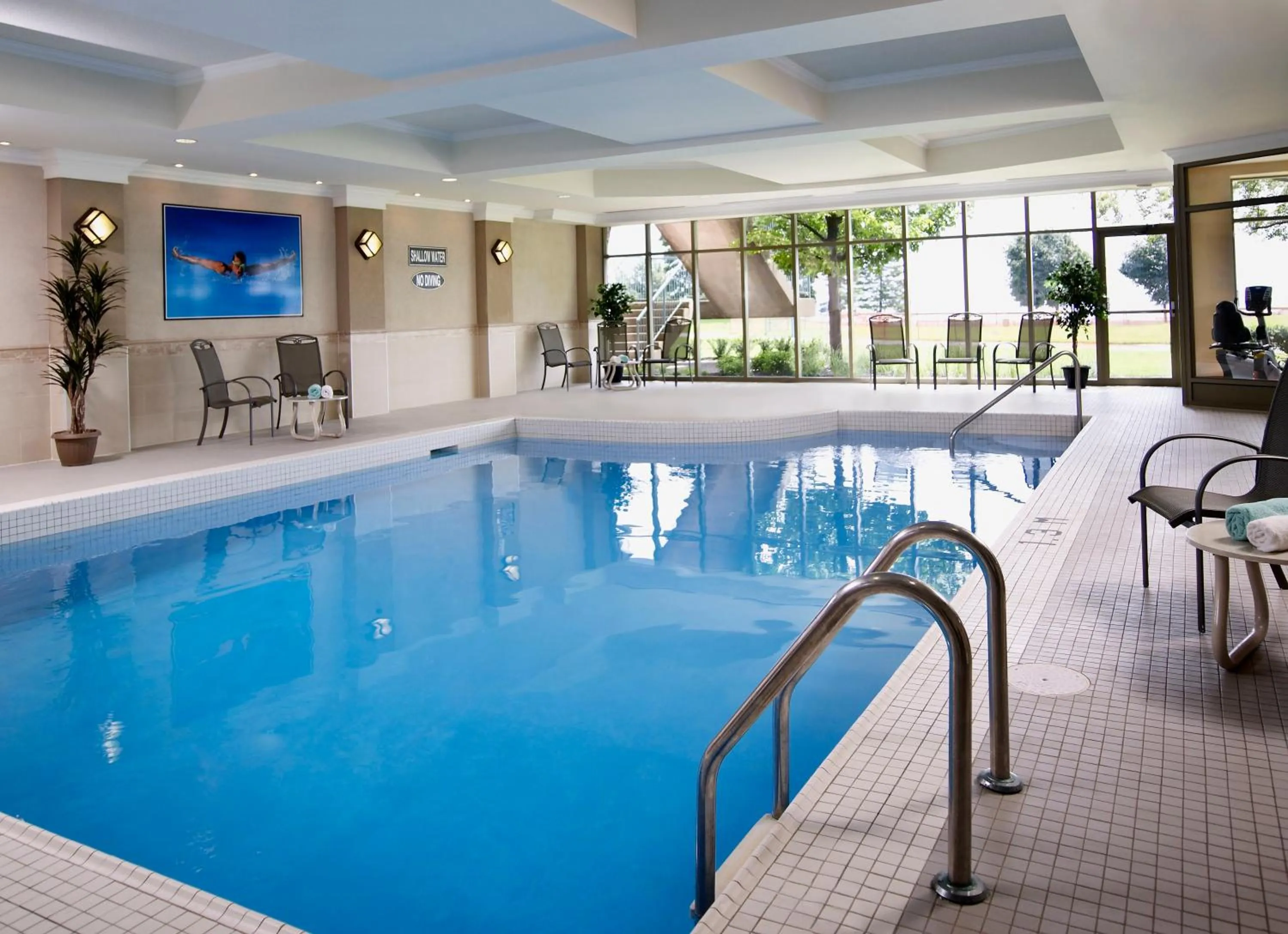 Swimming pool in Waterfront Hotel Downtown Burlington