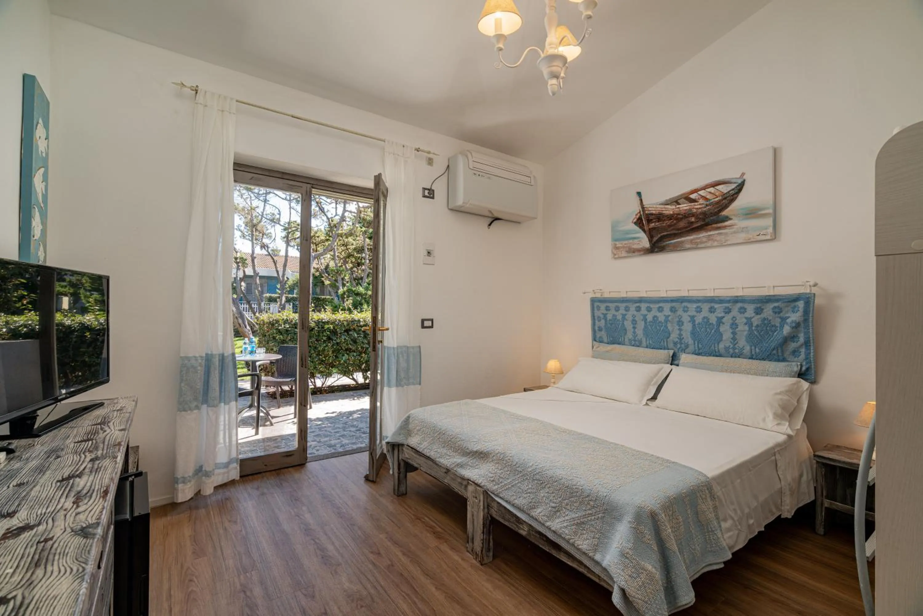 Photo of the whole room, Bed in Club Esse Sporting