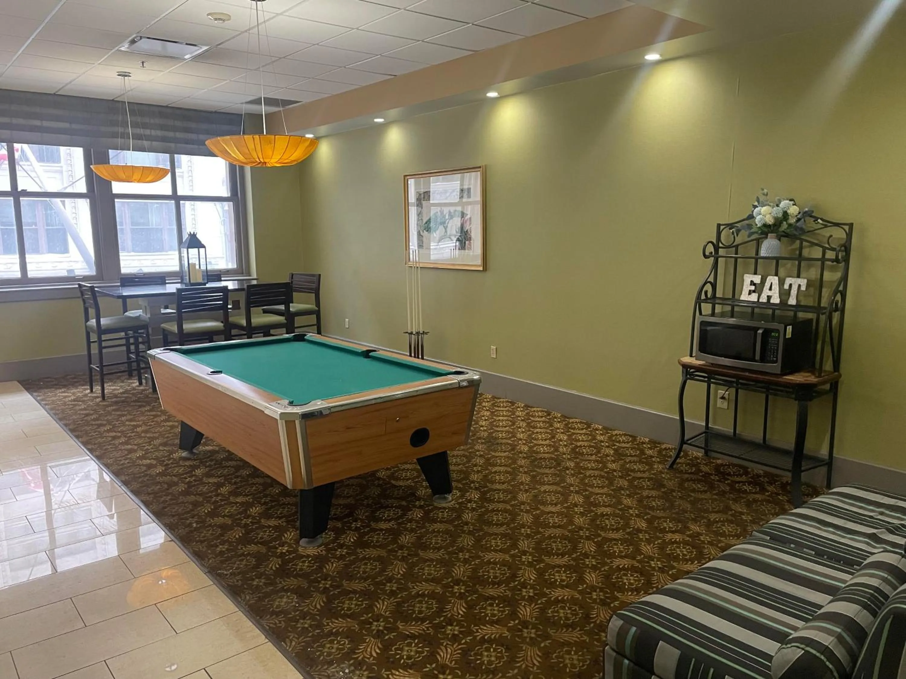 Seating area in Holiday Inn Express Cleveland Downtown by IHG
