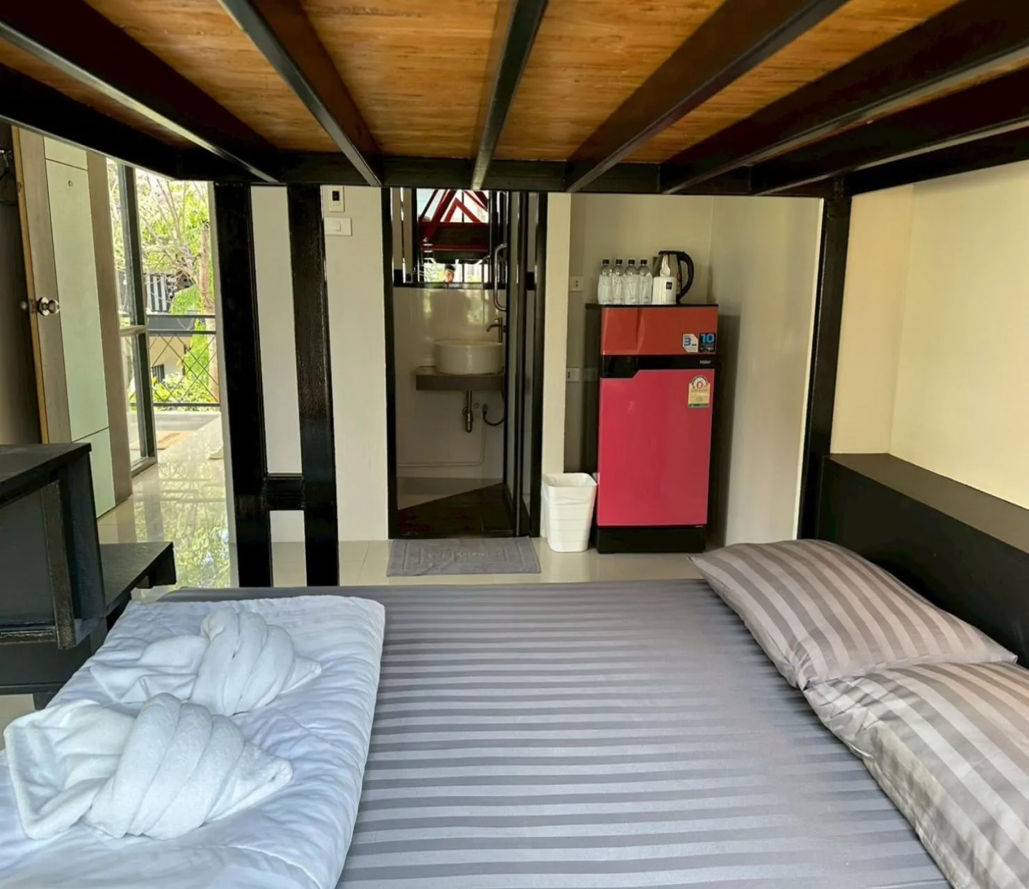 Guests, Bed in Natthapon Resort Kaeng Kachan