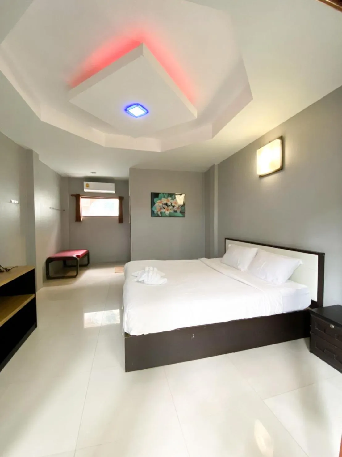 Photo of the whole room, Bed in Natthapon Resort Kaeng Kachan