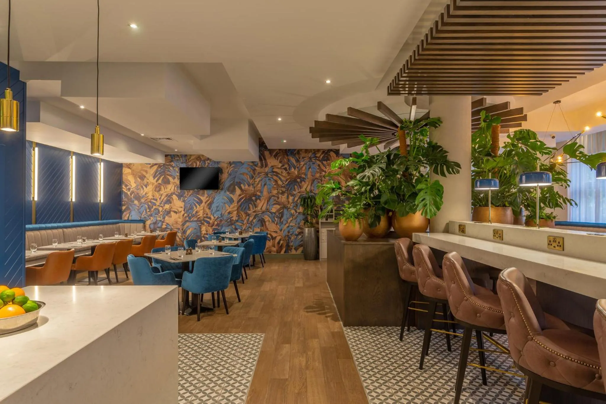 Lounge or bar in Crowne Plaza Dublin Airport by IHG