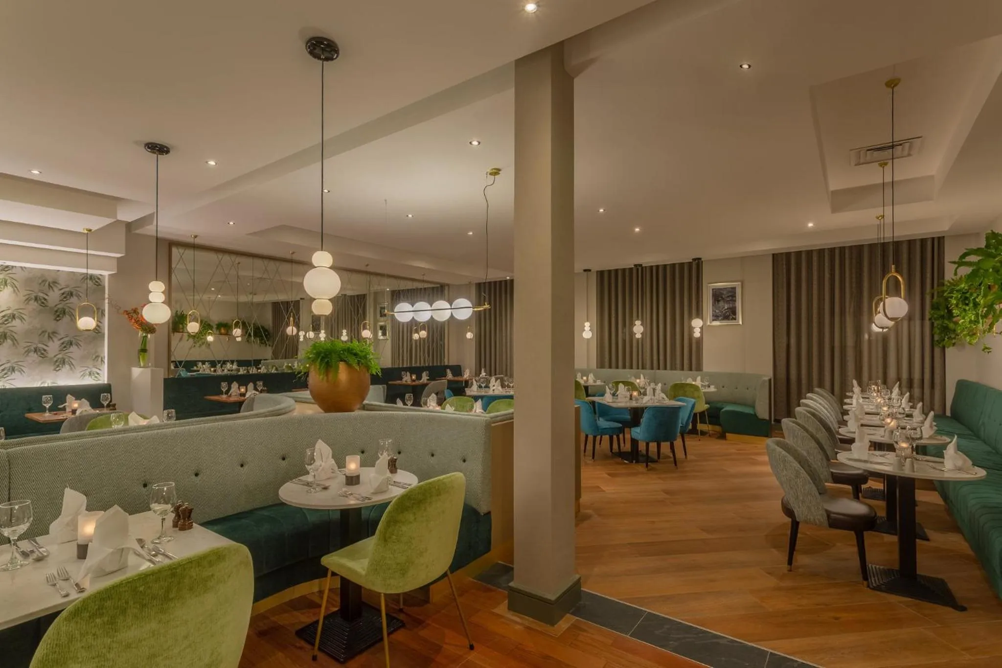 Restaurant/places to eat in Crowne Plaza Dublin Airport by IHG