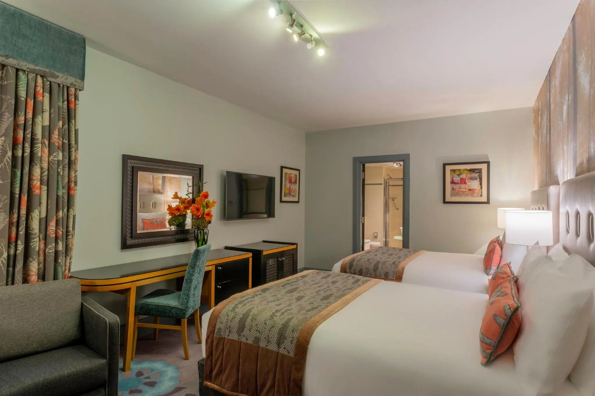 Photo of the whole room, Bed in Crowne Plaza Dublin Airport by IHG