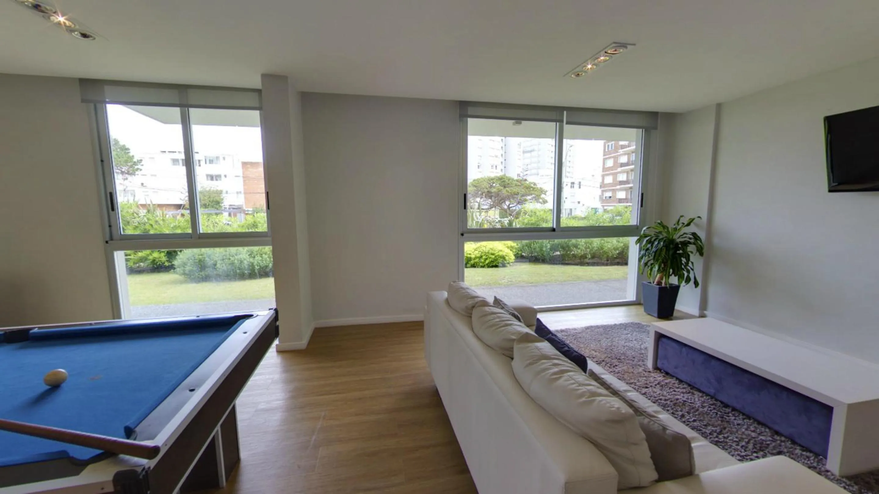 Communal lounge/ TV room in Arenas del Mar Apartments