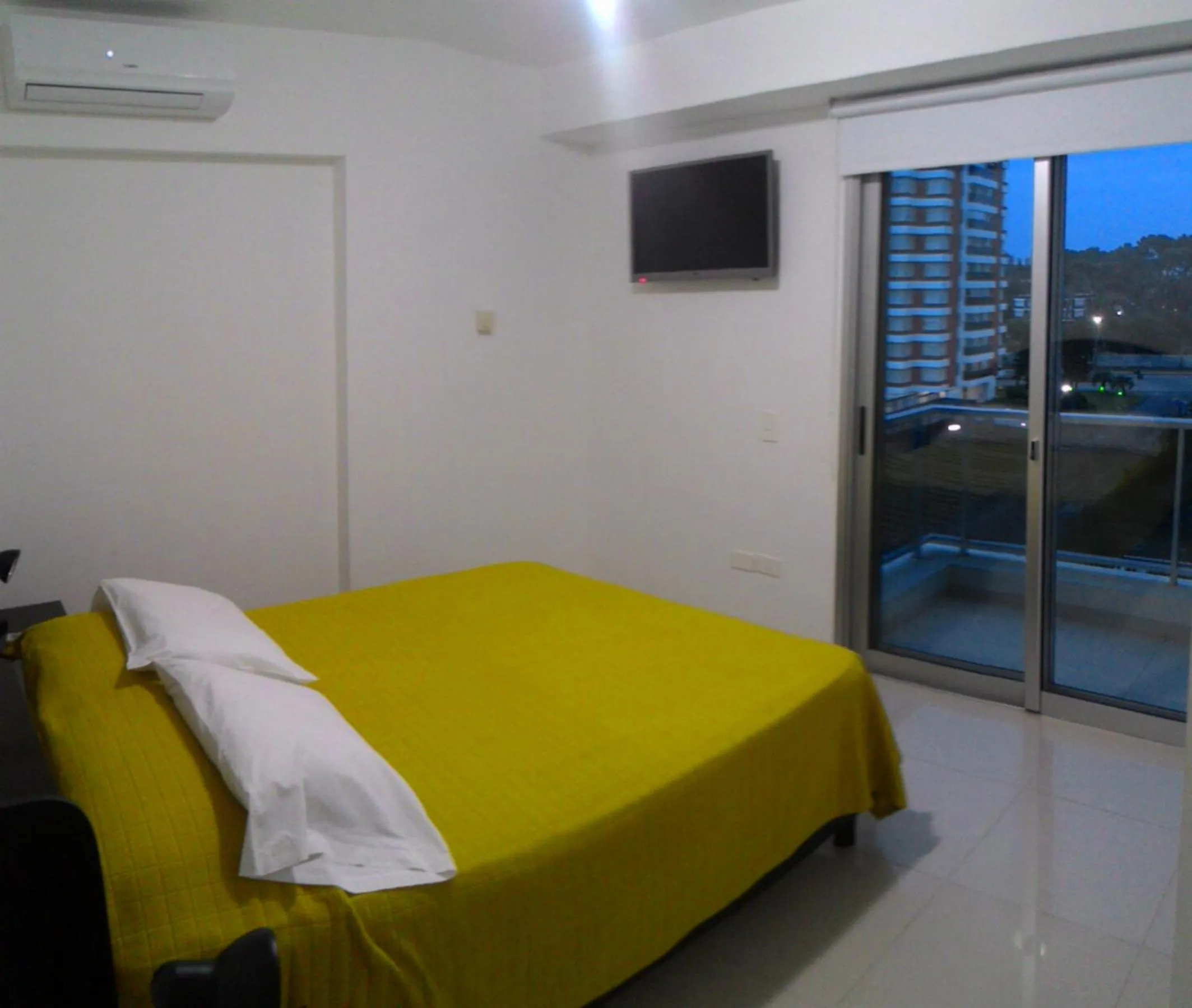 Bed in Arenas del Mar Apartments