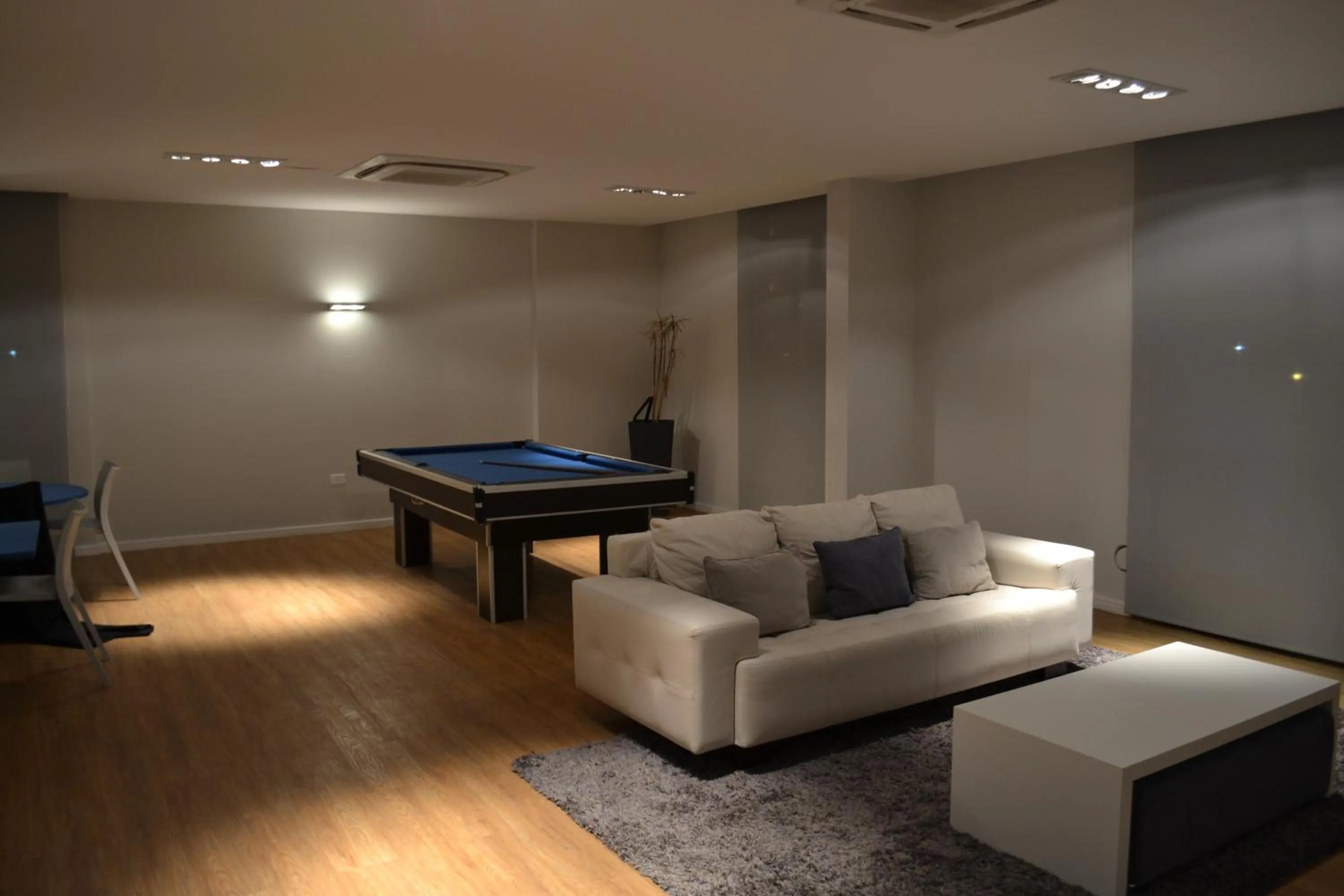 Communal lounge/ TV room in Arenas del Mar Apartments