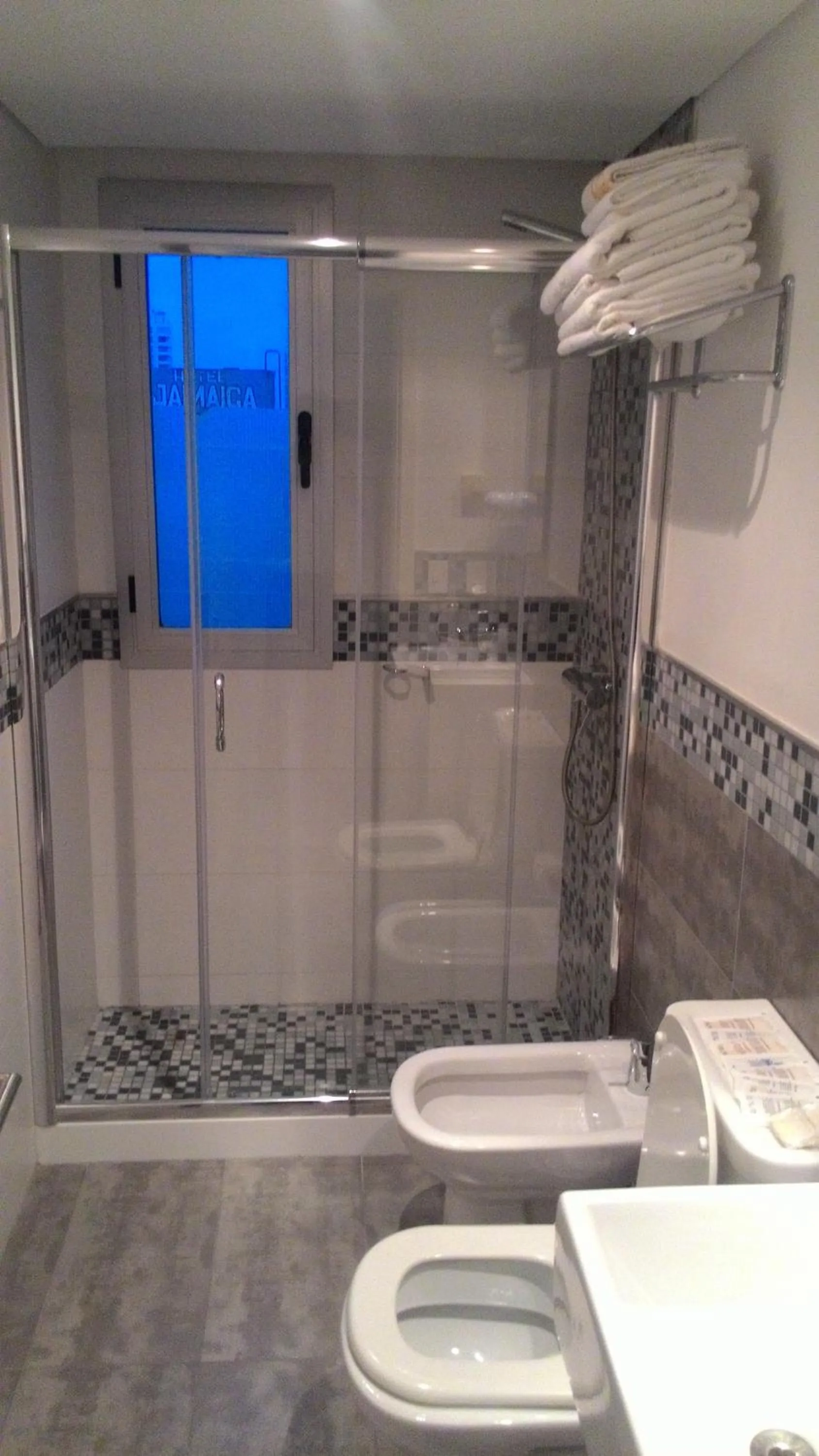 Bathroom in Arenas del Mar Apartments