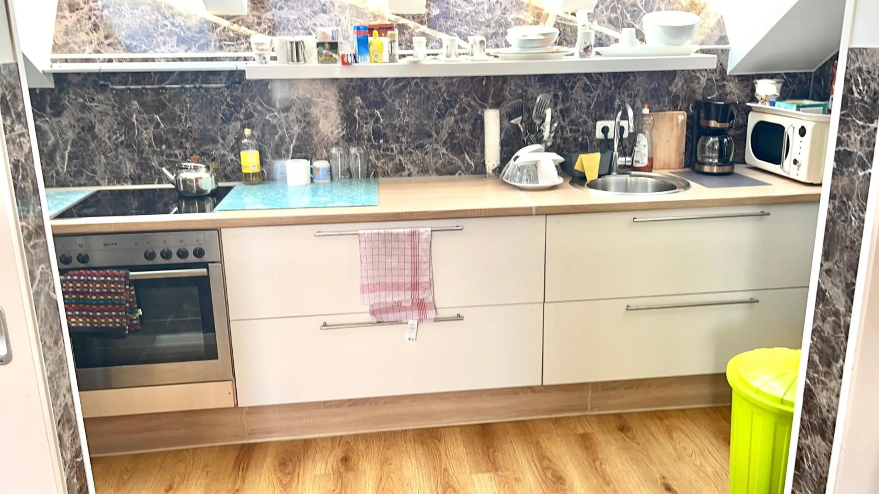 Kitchen or kitchenette in Baynunah Suites Aparthotel