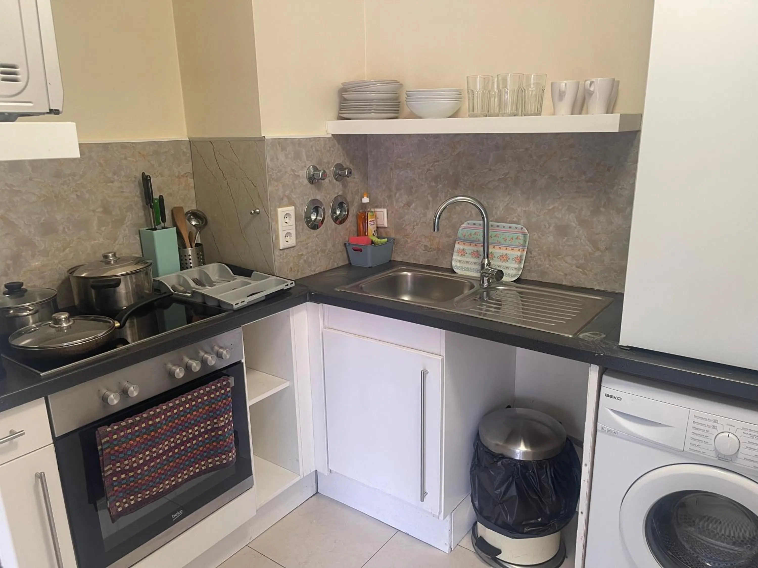 Kitchen or kitchenette in Baynunah Suites Aparthotel