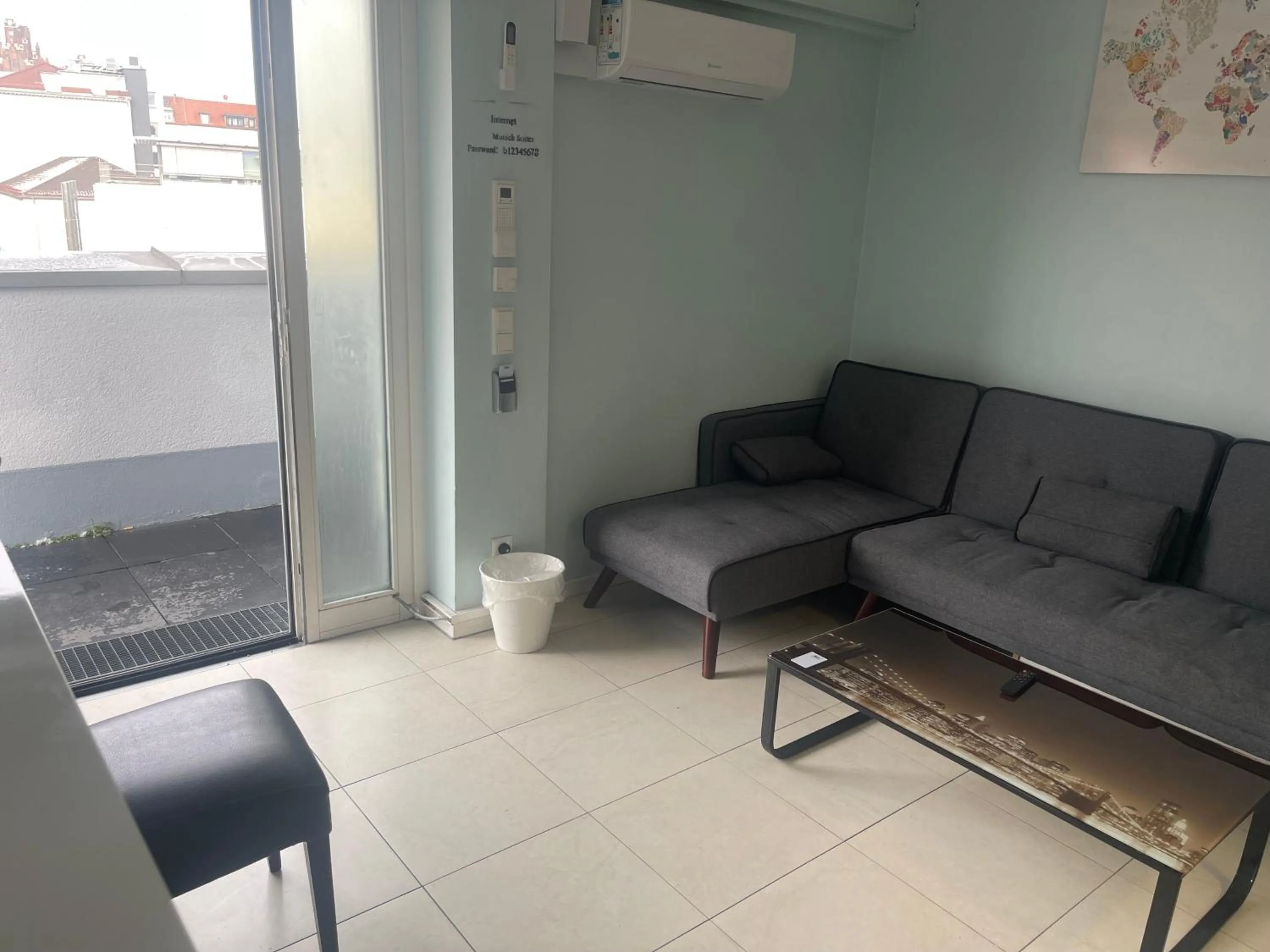 Living room in Baynunah Suites Aparthotel