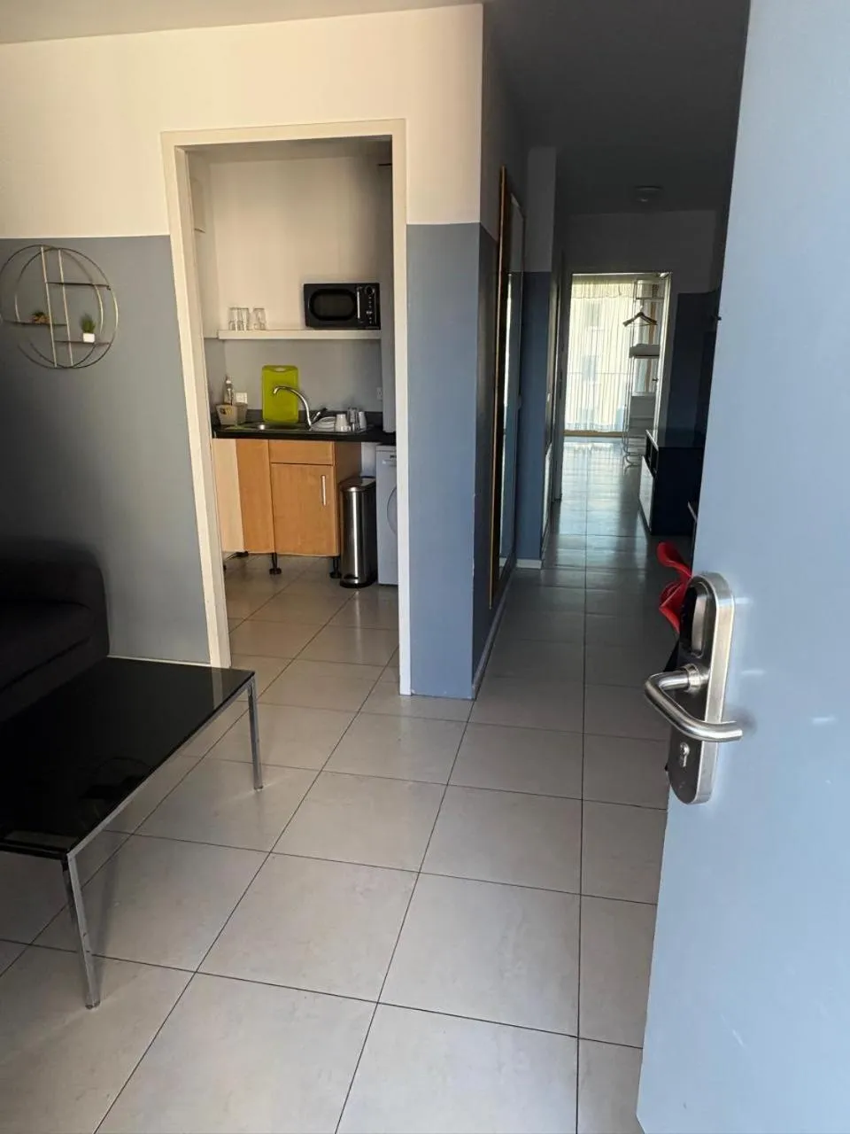 Kitchen or kitchenette in Baynunah Suites Aparthotel