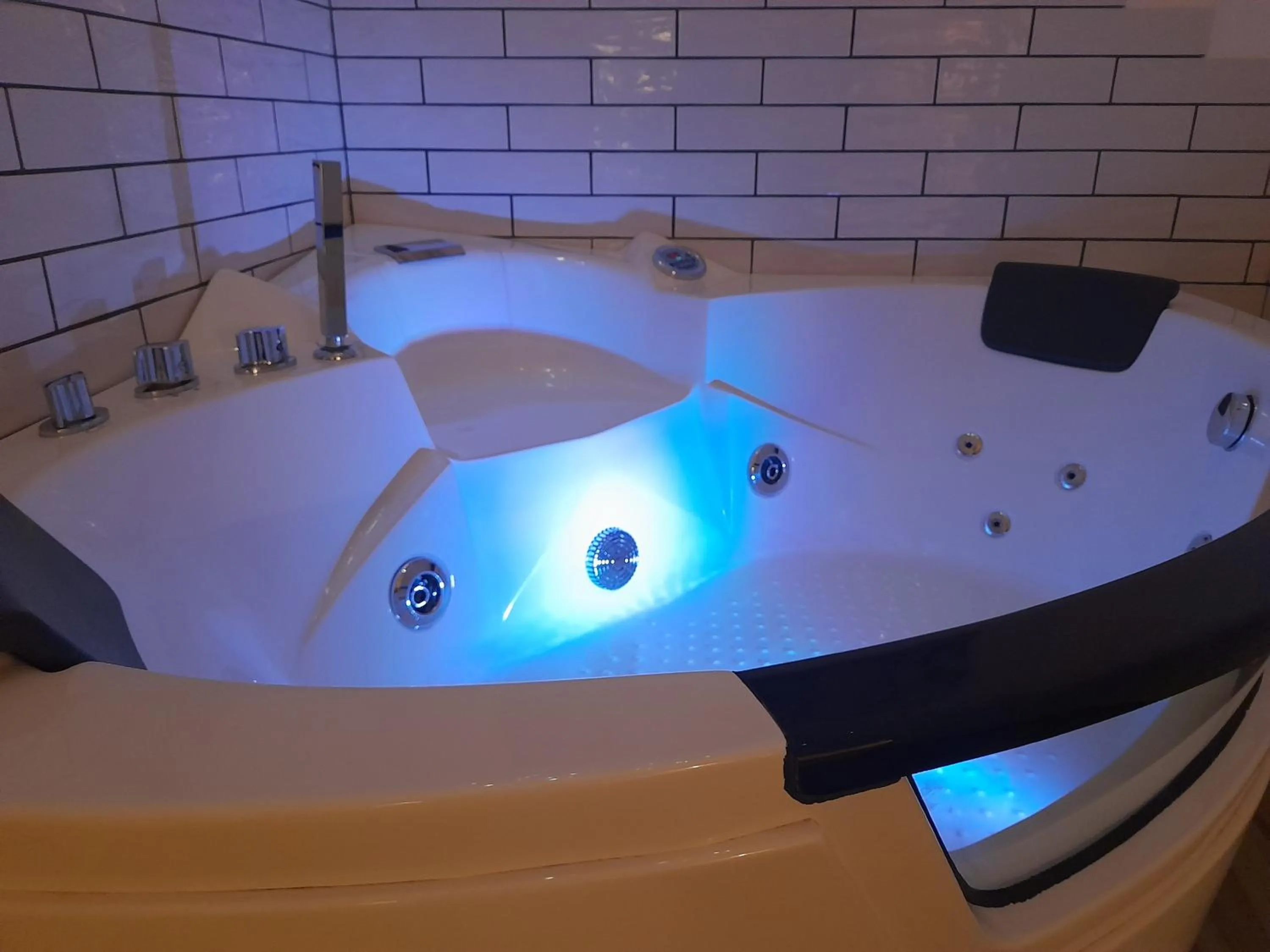 Hot Tub in Il Mare Di Roma Luxury