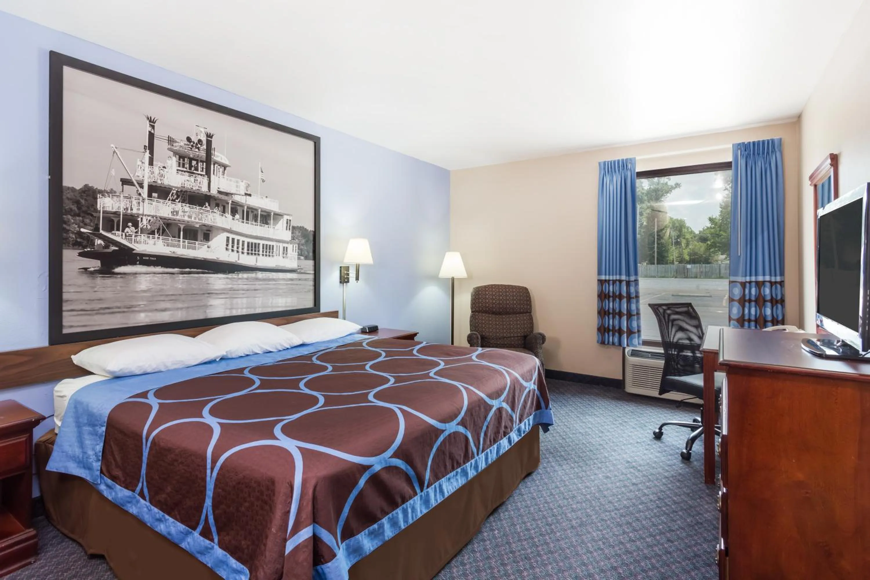 Photo of the whole room, Bed in Super 8 by Wyndham Indianola