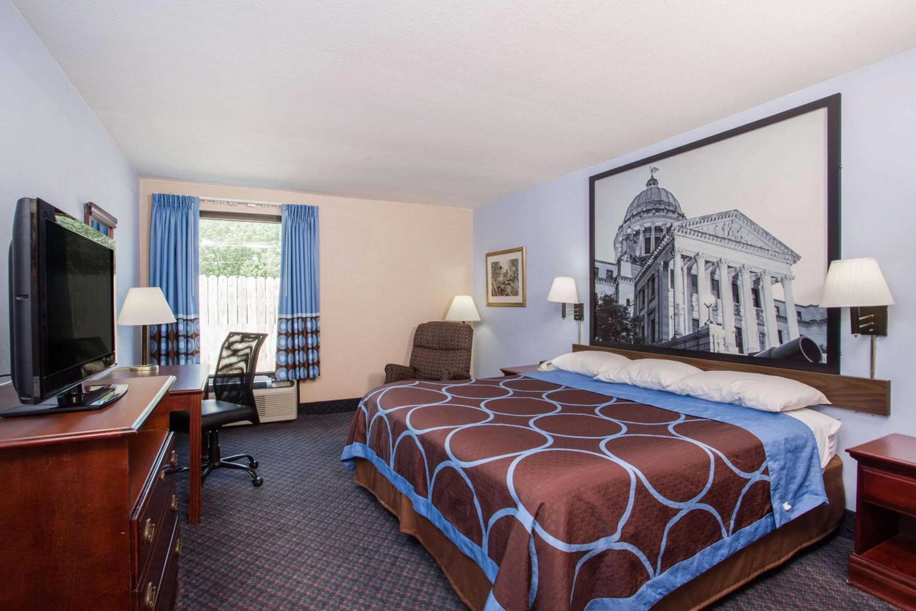 Photo of the whole room, Bed in Super 8 by Wyndham Indianola