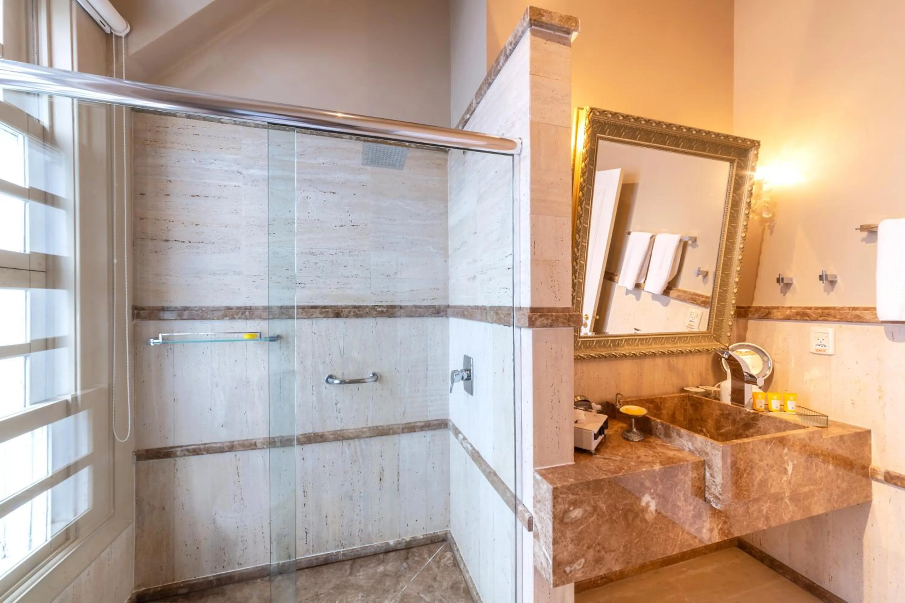 Shower in Castelo Saint Andrews