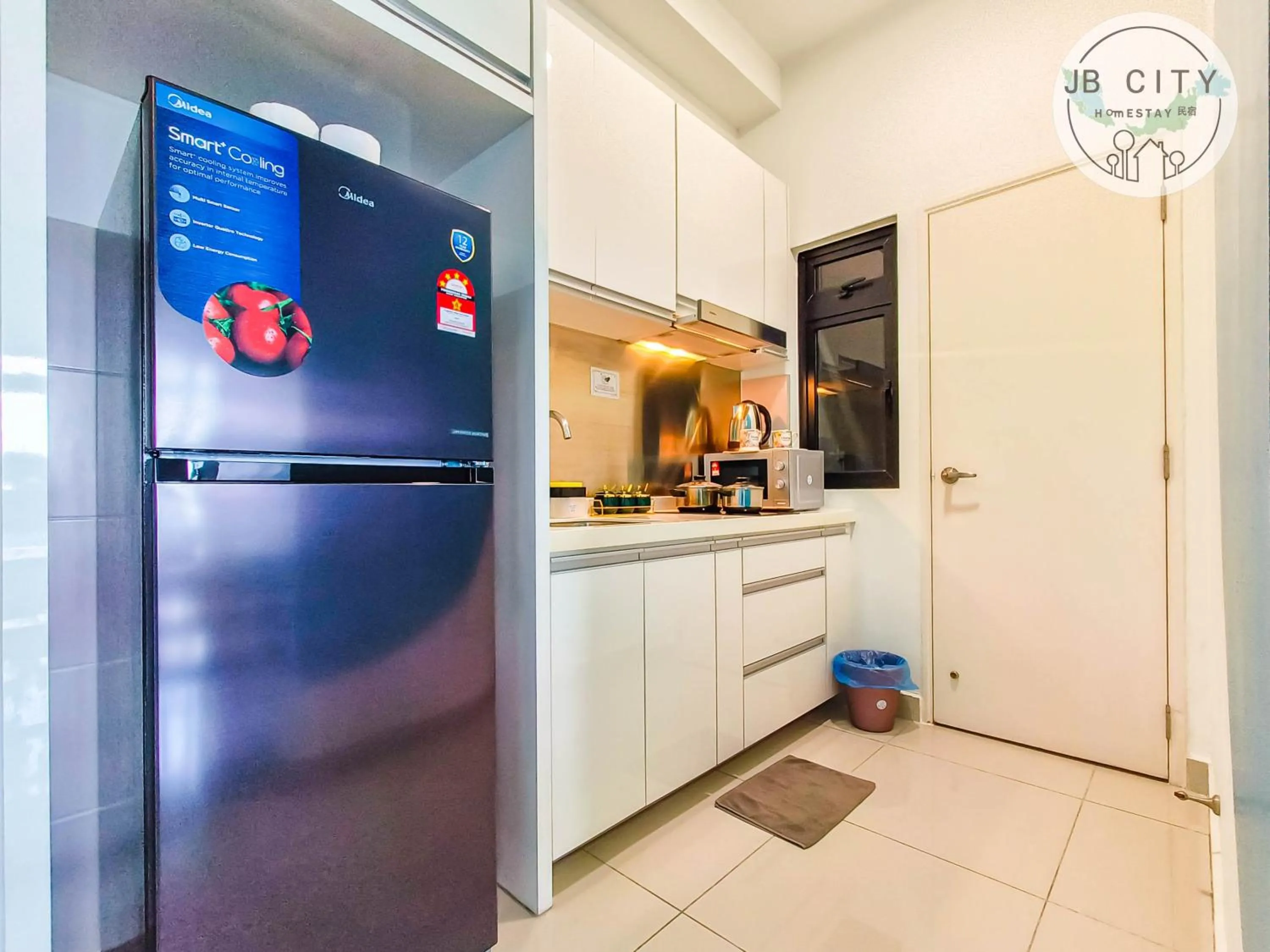 Kitchen or kitchenette in Pangsapuri Meridian by RR JBcity