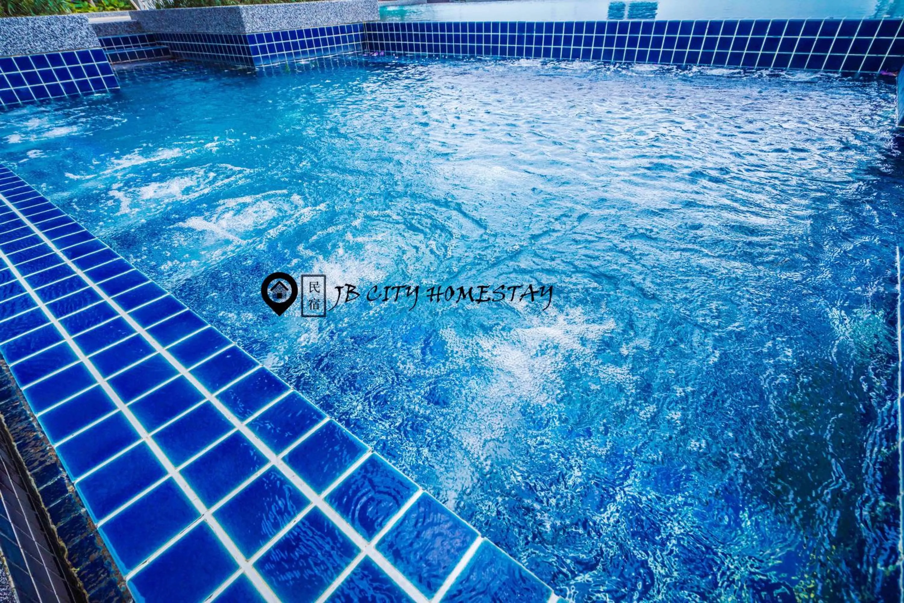 Swimming pool in Pangsapuri Meridian by RR JBcity