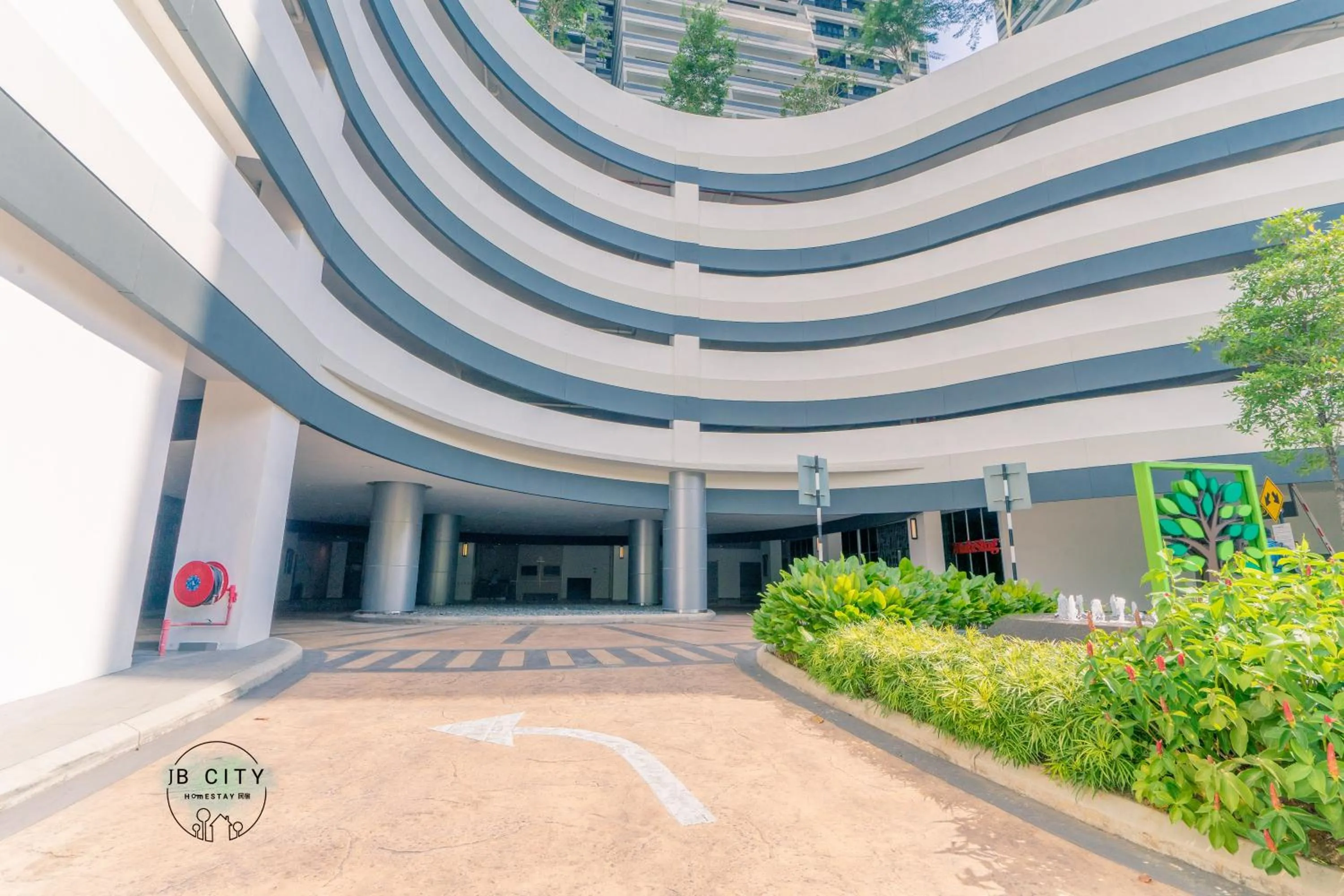 Facade/entrance in Pangsapuri Meridian by RR JBcity